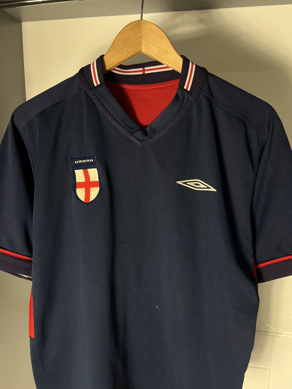 Umbro VINTAGE UMBRO ENGLAND RETRO SOCCER JERSEY MANCHESTER Y2K 90s Size US L / EU 52-54 / 3 - 17 Thumbnail