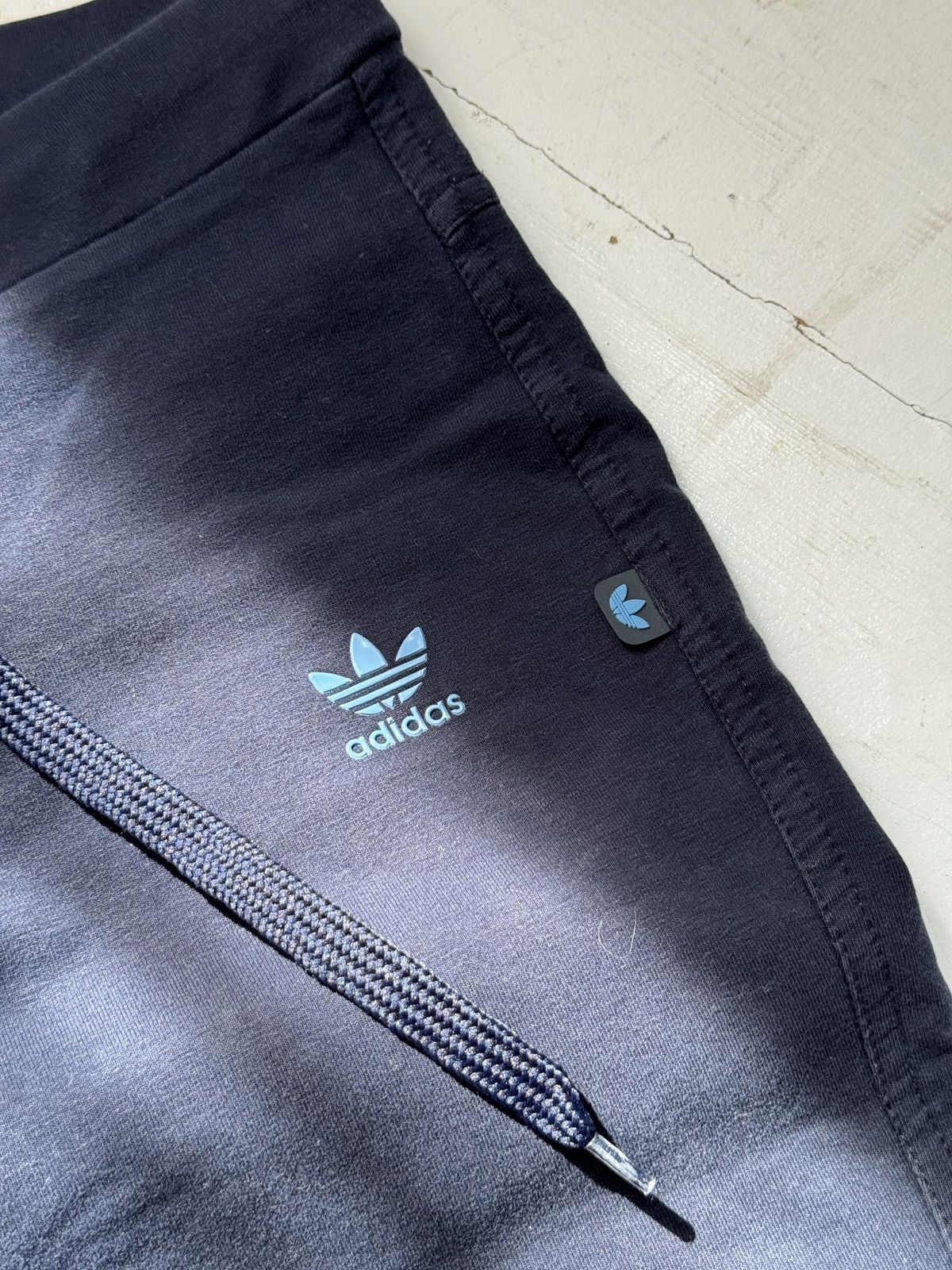 Adidas VINTAGE ADIDAS MINI LOGO 2000s PANTS Size 27" / US 4 / IT 40 - 3 Thumbnail