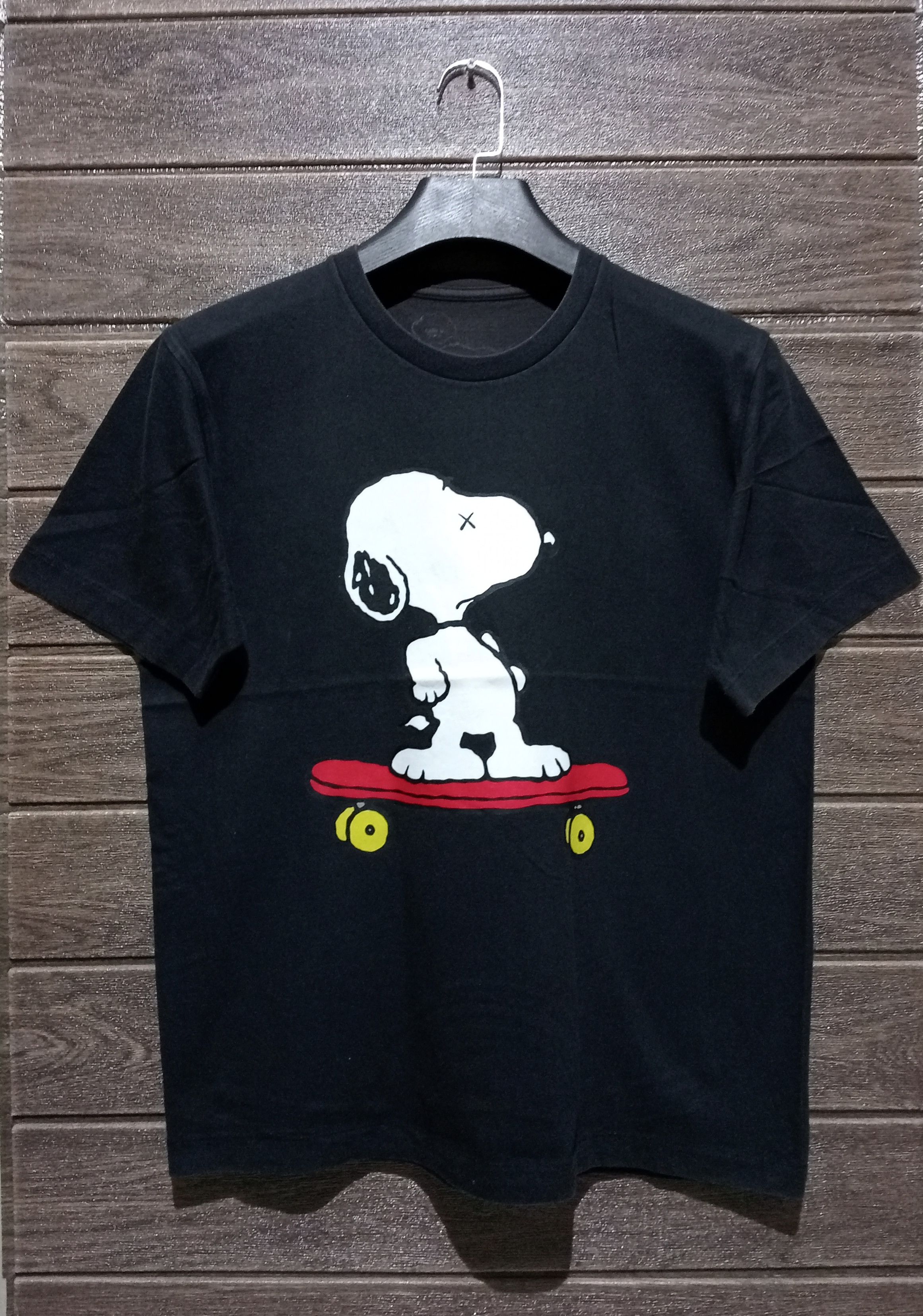 Kaws × Peanuts KAWS X PEANUTS Skateboard Single Stitch Uniqlo Tee Size US L / EU 52-54 / 3 - 1 Thumbnail