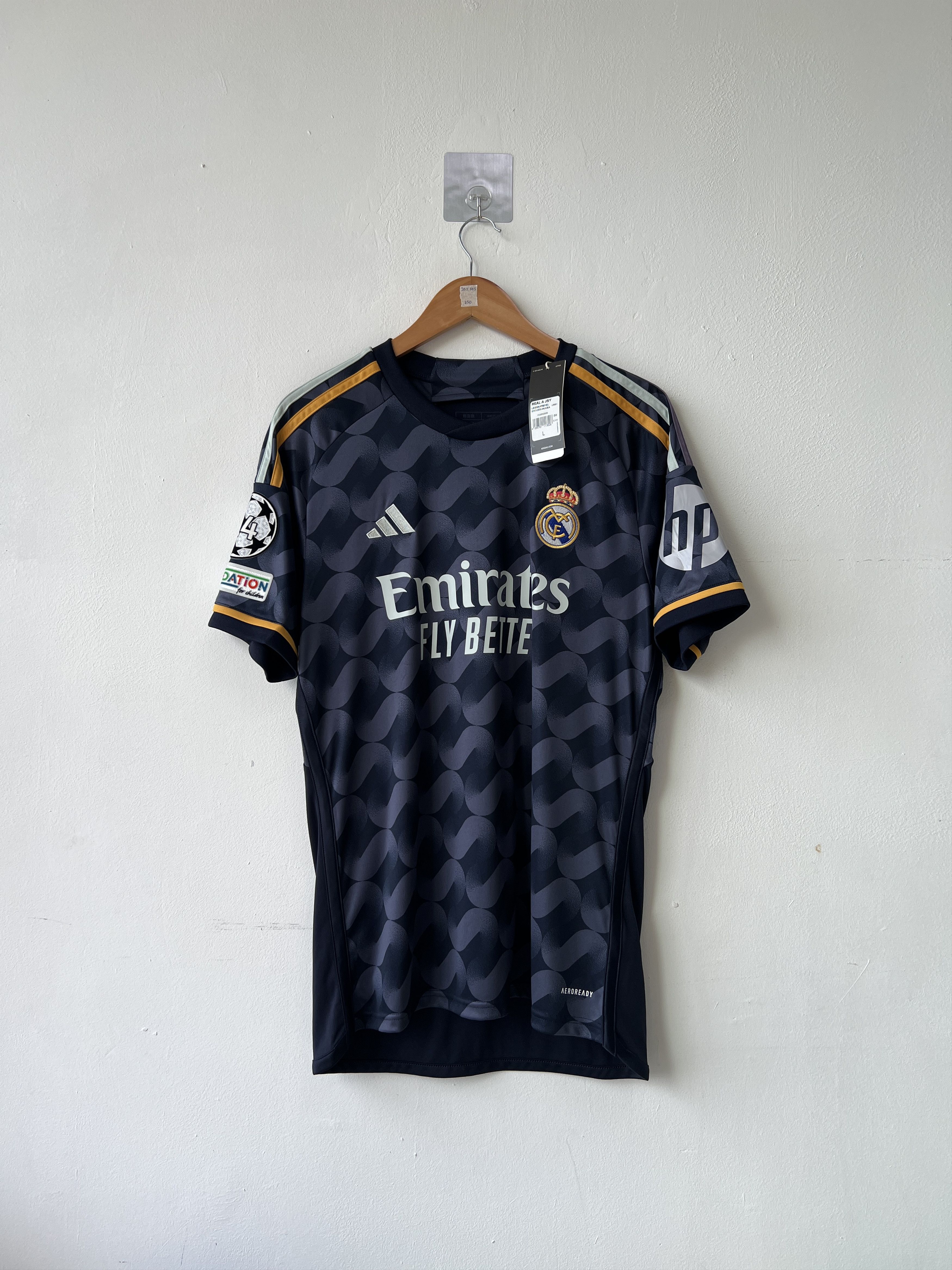 Adidas (M) Real Madrid 2023-24 Away Kit Kroos #8 (NEW) Size US M / EU 48-50 / 2 - 2 Thumbnail
