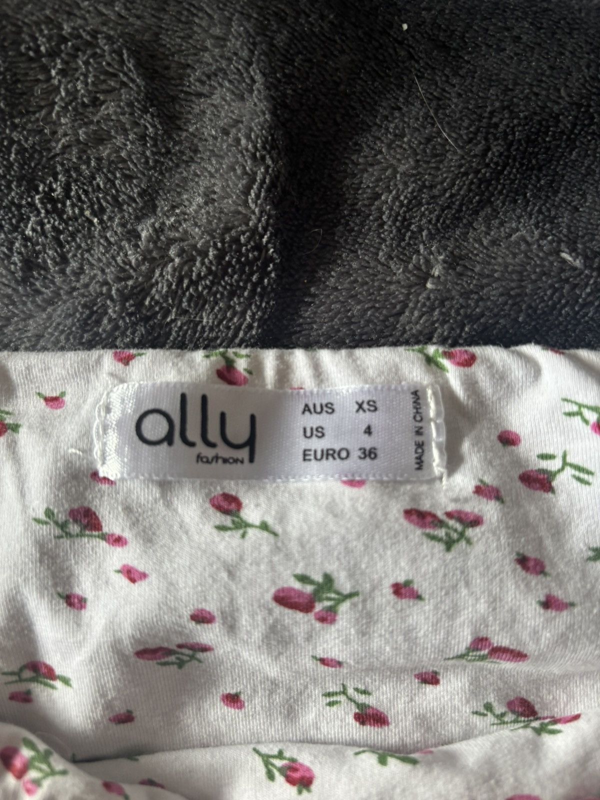 Other White Tube Top With Roses Size XS / US 0-2 / IT 36-38 - 2 Thumbnail