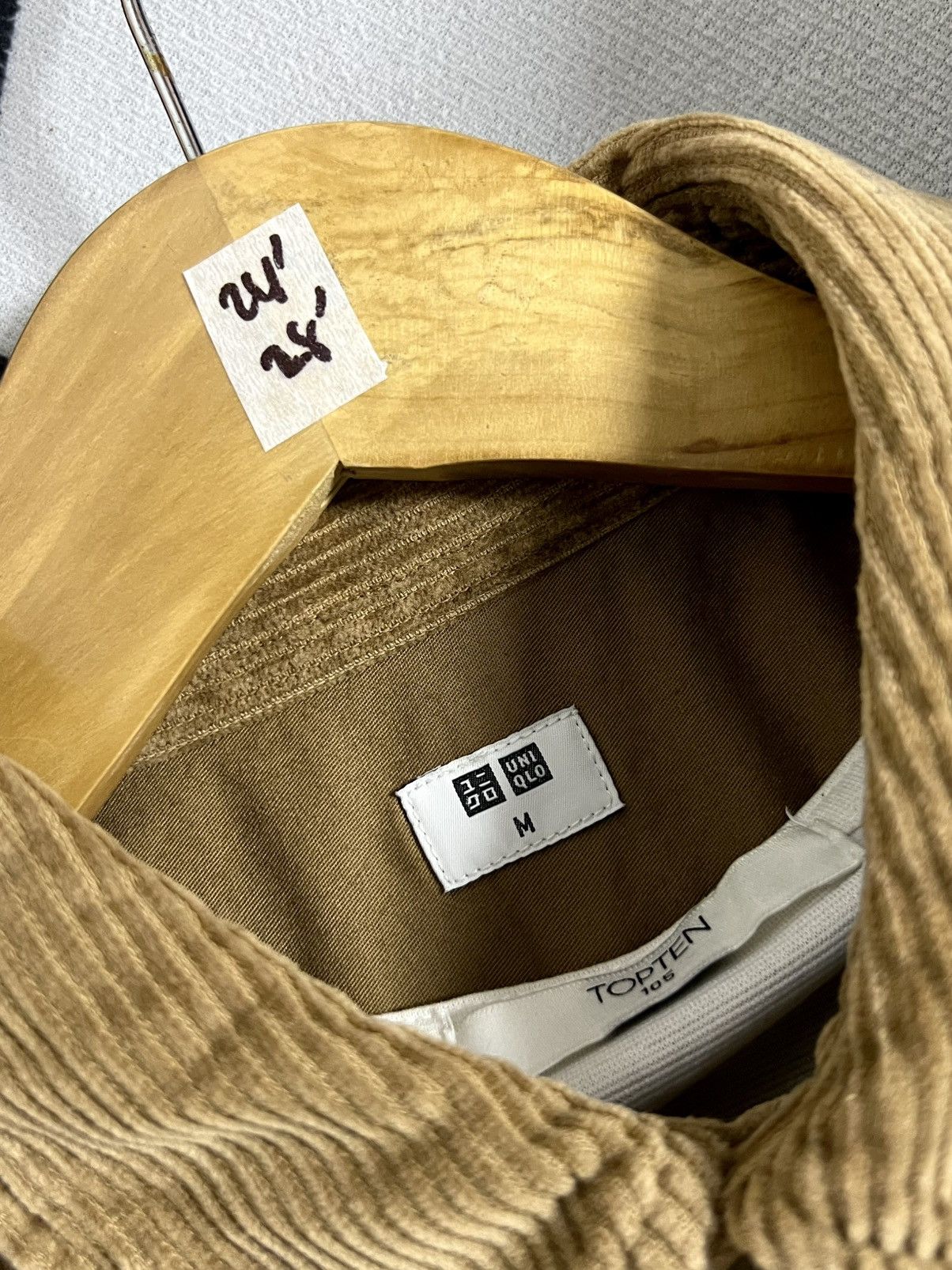 Other UNIQLO CORDUROY BUTTON UP SHIRT JACKET (OUTER WEAR) Size US L / EU 52-54 / 3 - 5 Thumbnail