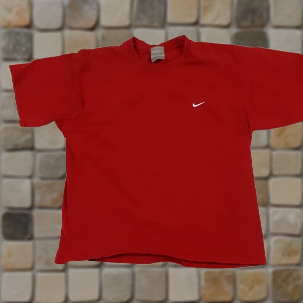 Nike VINTAGE Nike Red T-Shirt size Large 1990s Mens Crew Neck Short Sleeve Cotton Jersey Embroidered Size US L / EU 52-54 / 3 - 1 Thumbnail