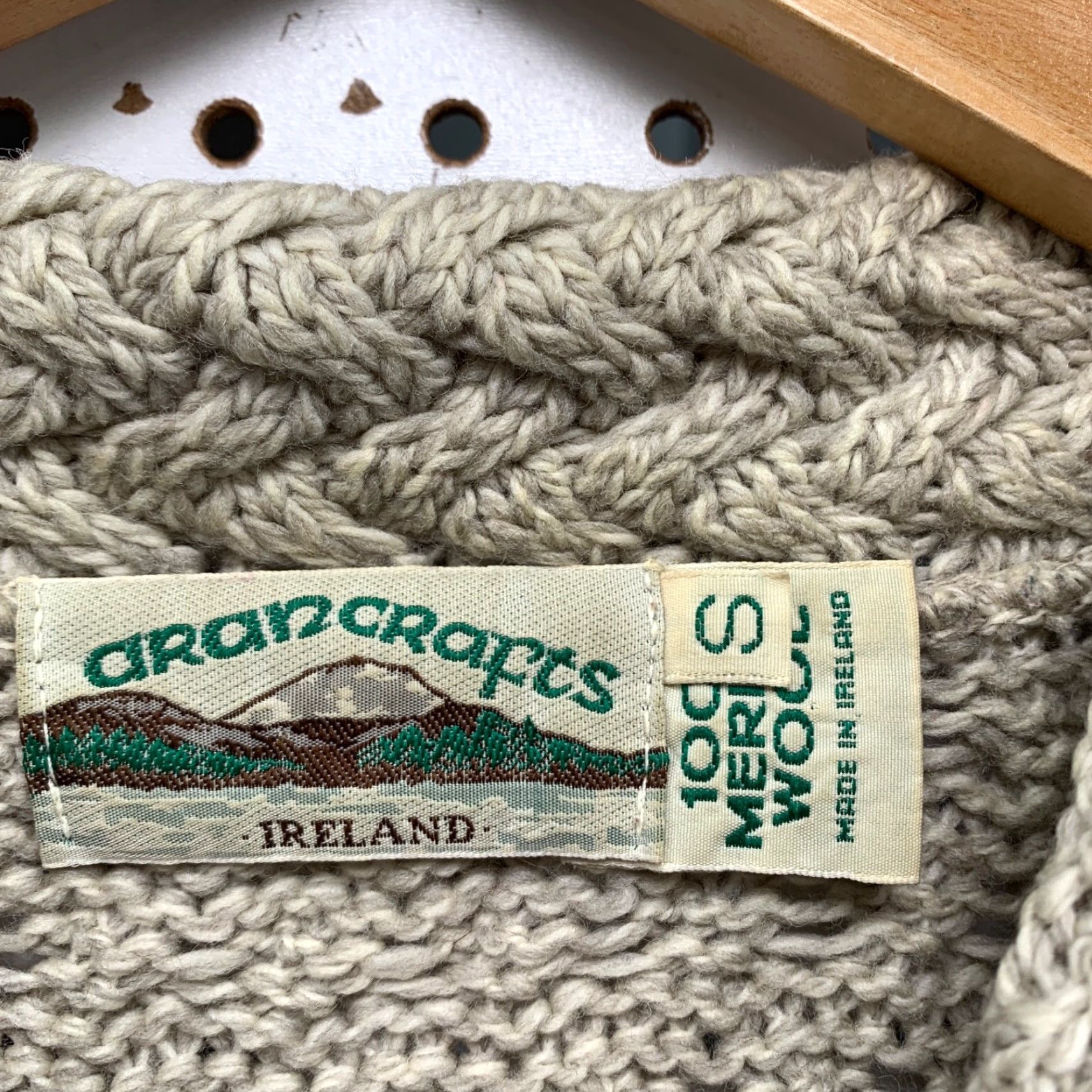 Vintage VINTAGE Aran Crafts Cardigan Shirt Women Small Beige 100% Merino Wool Cable Knit 60s? (Wait) Size S / US 4 / IT 40 - 3 Thumbnail