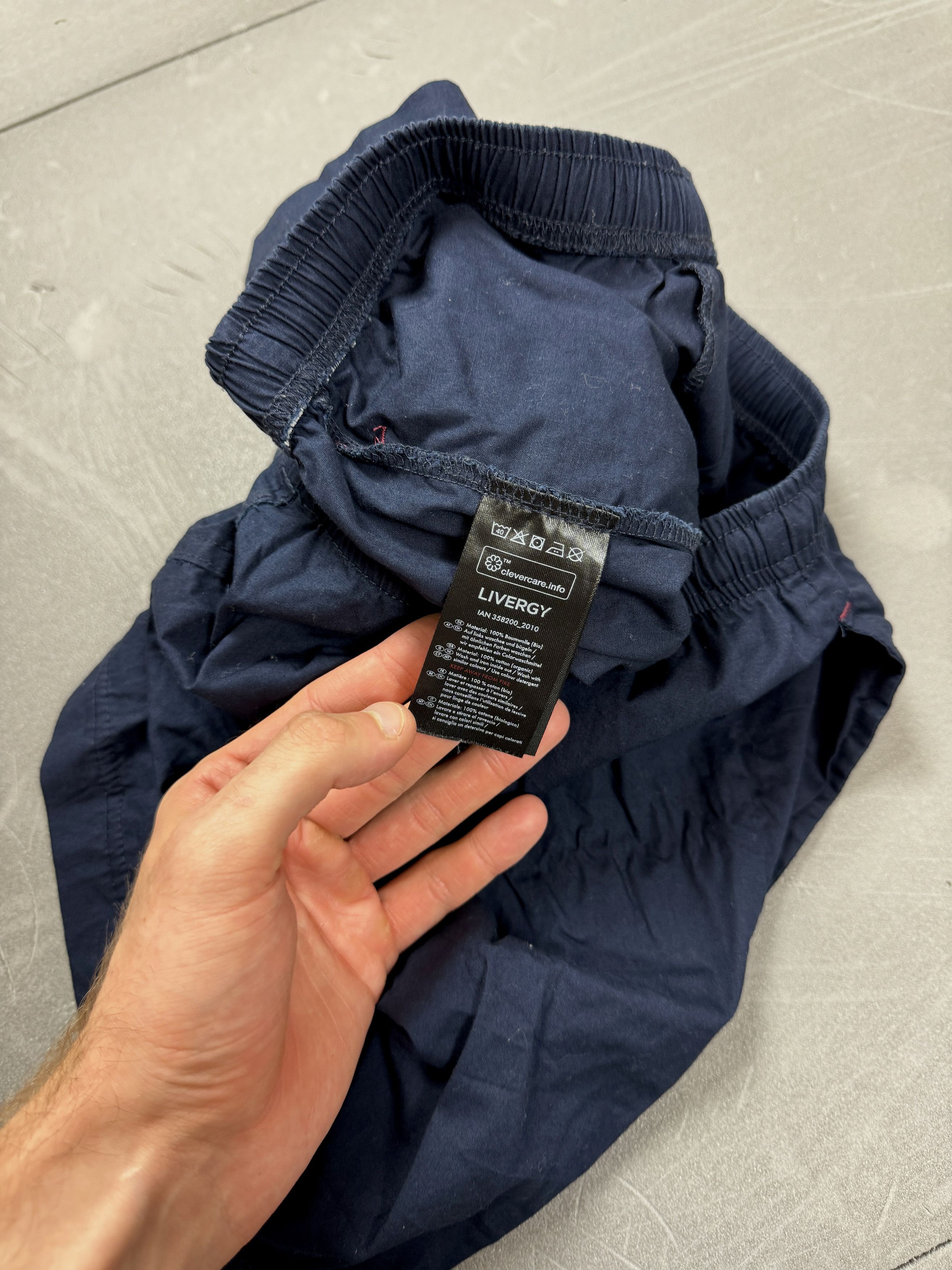 Other Navy basic material cotton shorts 90s y2k old money Size US 32 / EU 48 - 8 Thumbnail