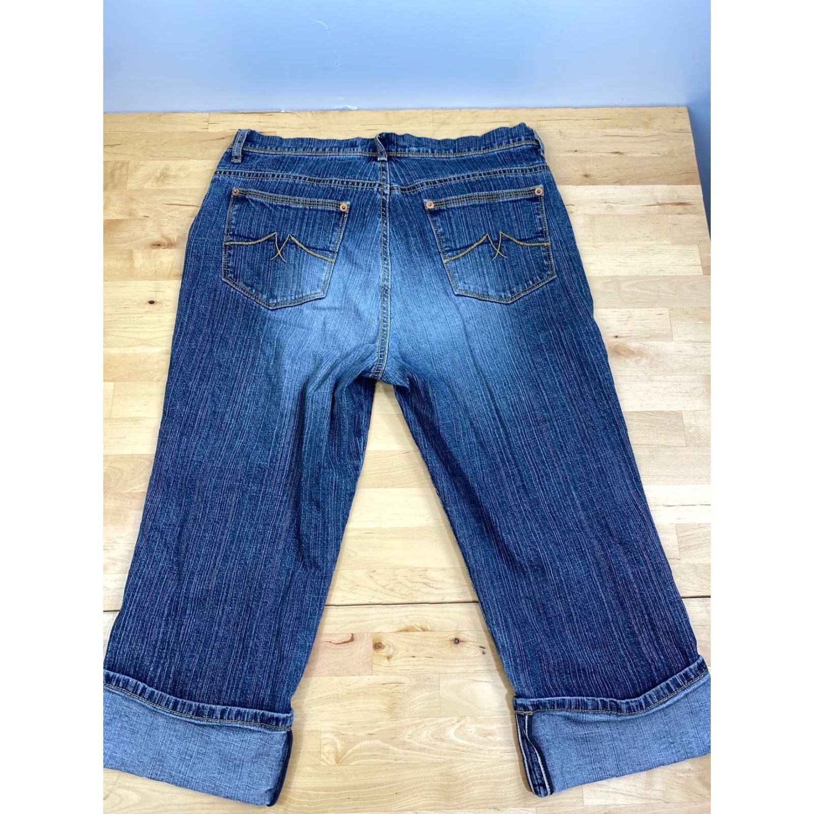 Denime Jeanstar Denim Blue Capri Jeans Women Regular Size 7 Capri Denim Jeans Blue Women 7 Jeans Capris Cuffed Button Size 28" / US 6 / IT 42 - 2 Thumbnail