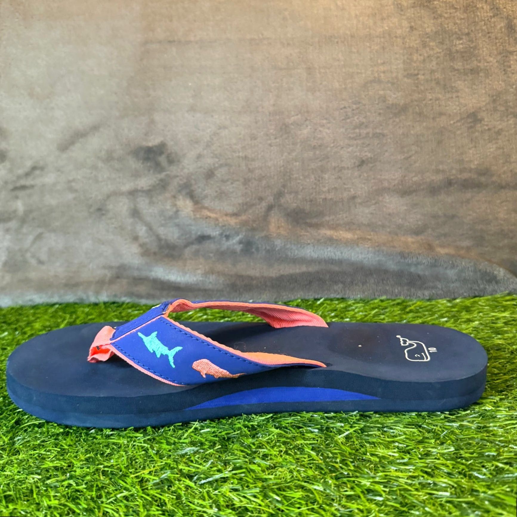 Vineyard Vines Vineyard Vines Navy Blue Embroidered Shark Flip Flop Sandals Womens Size 10 Size US 10 / IT 40 - 5 Thumbnail
