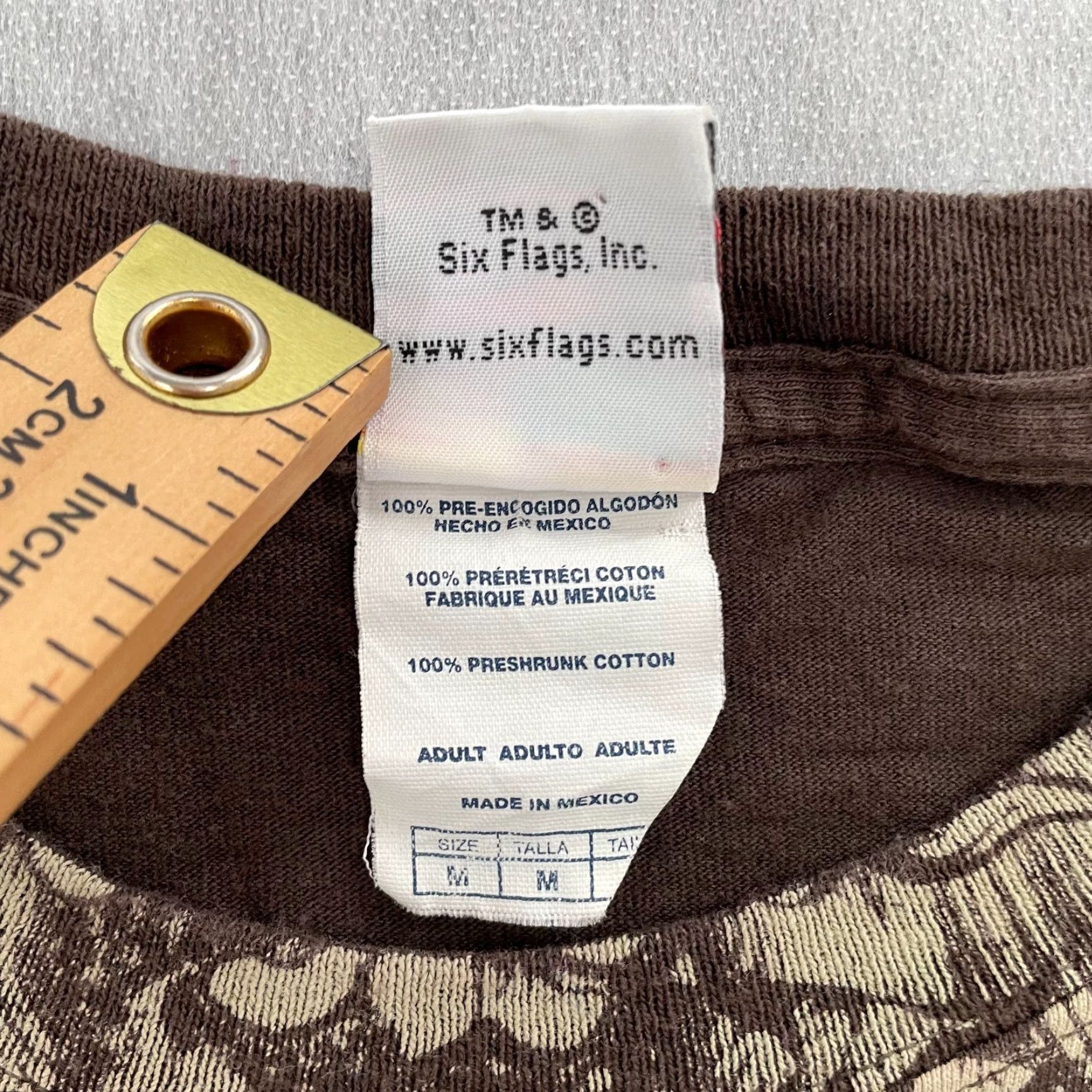 Vintage Six Flags Shirt Adult Medium Brown Six Flags Theme Park Skull Graphic T-Shirt Mens M Brown Amusement Park 90s Skull Theme Comics Mens Size US M / EU 48-50 / 2 - 6 Thumbnail