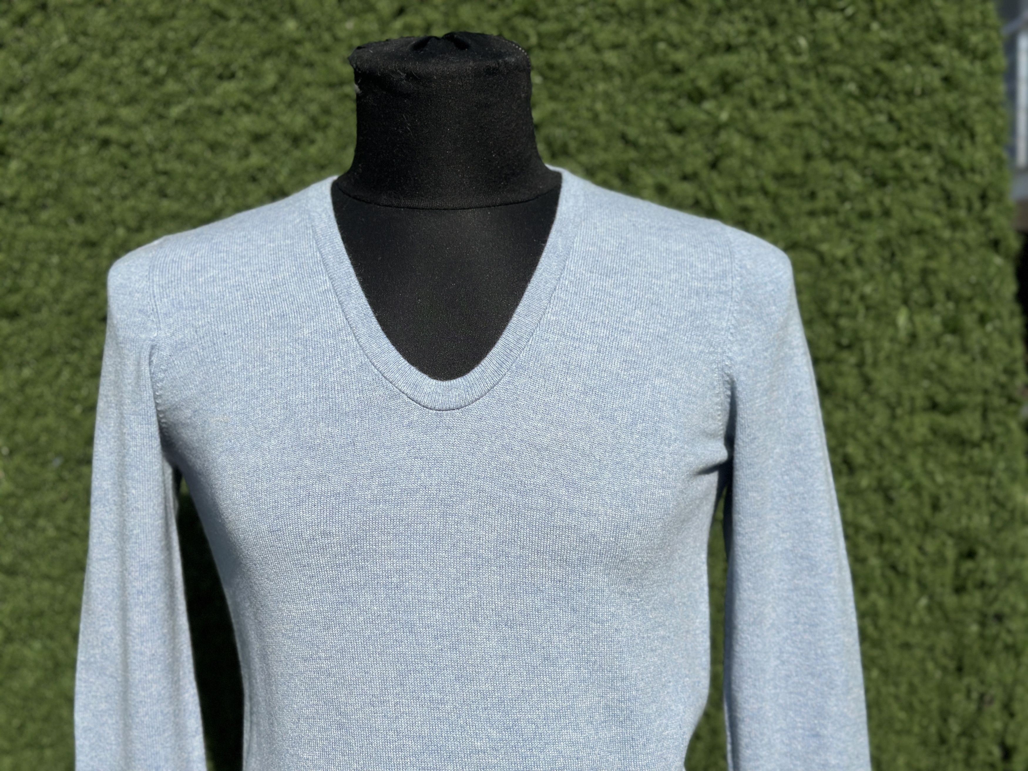 Brunello Cucinelli Brunello Cucinelli Cashmere V Neck Fine Knit Sweater S M Size M / US 6-8 / IT 42-44 - 3 Thumbnail