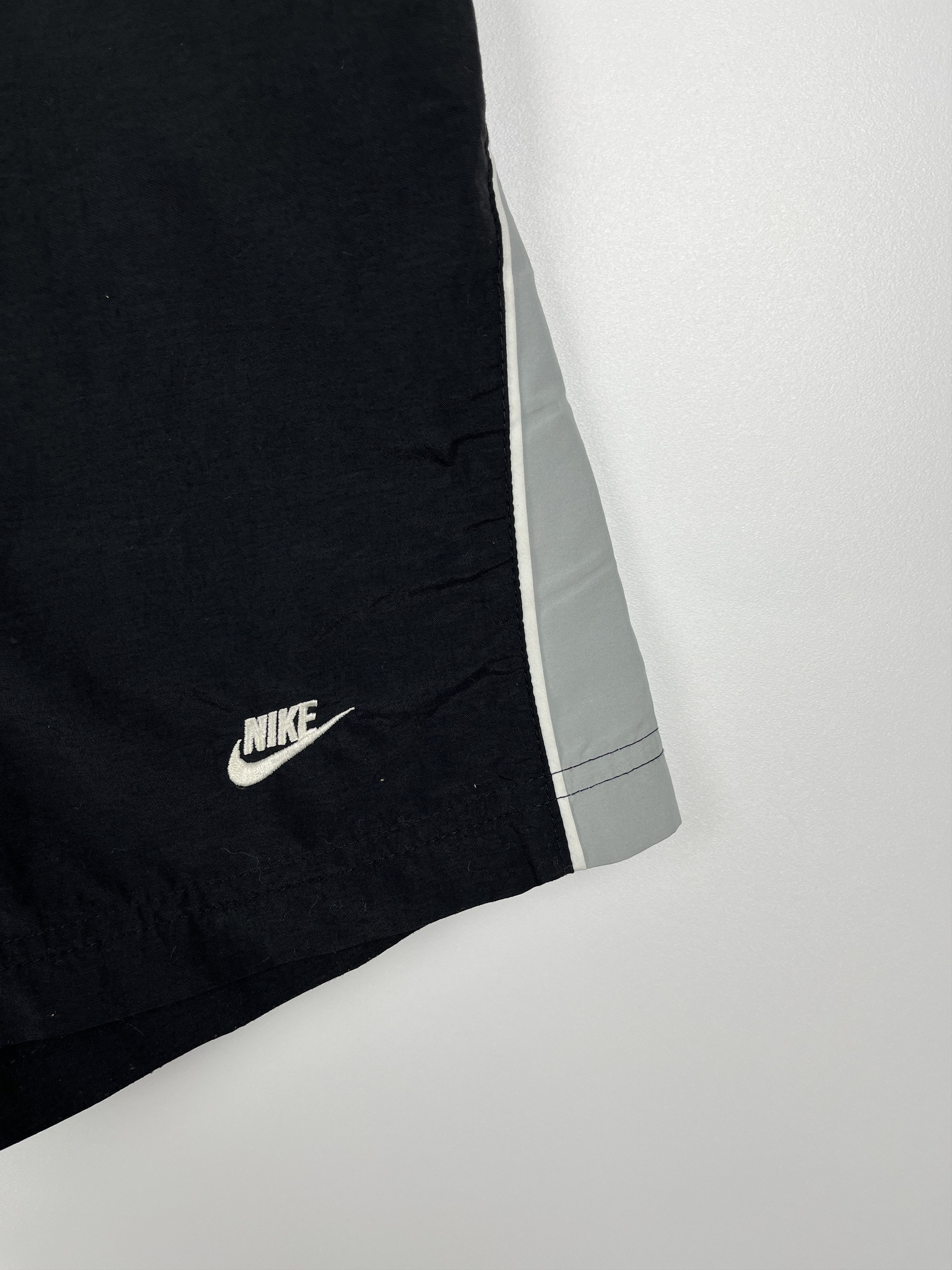 Nike Nike Vintage Athletic Men's Shorts Size US 30 / EU 46 - 4 Thumbnail