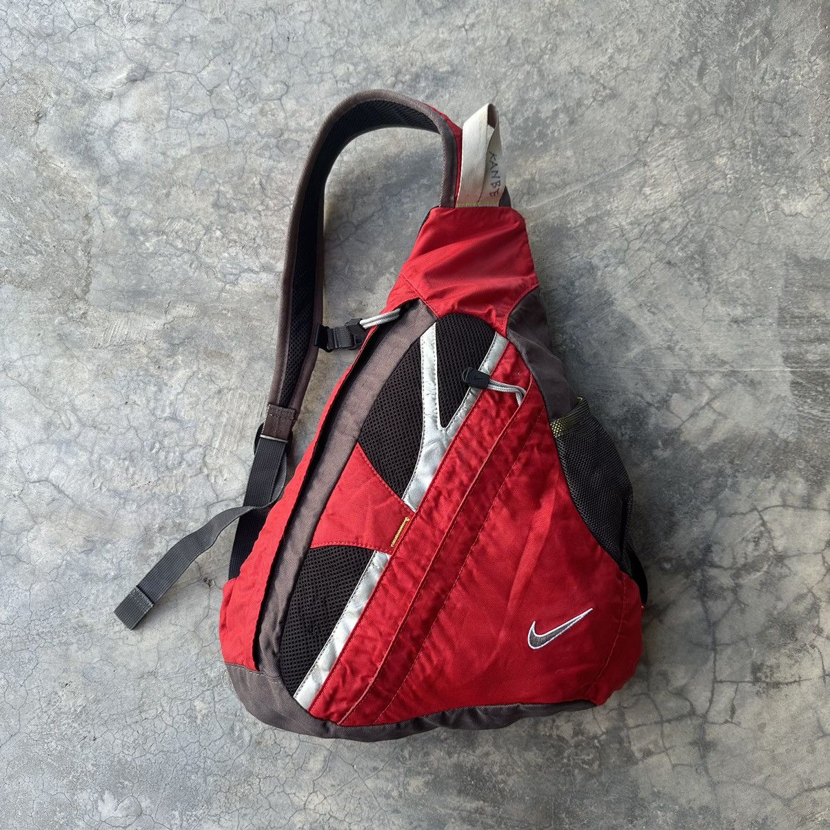 Nike VINTAGE RARE‼️NIKE Y2K CROSSBODY BAG | Grailed