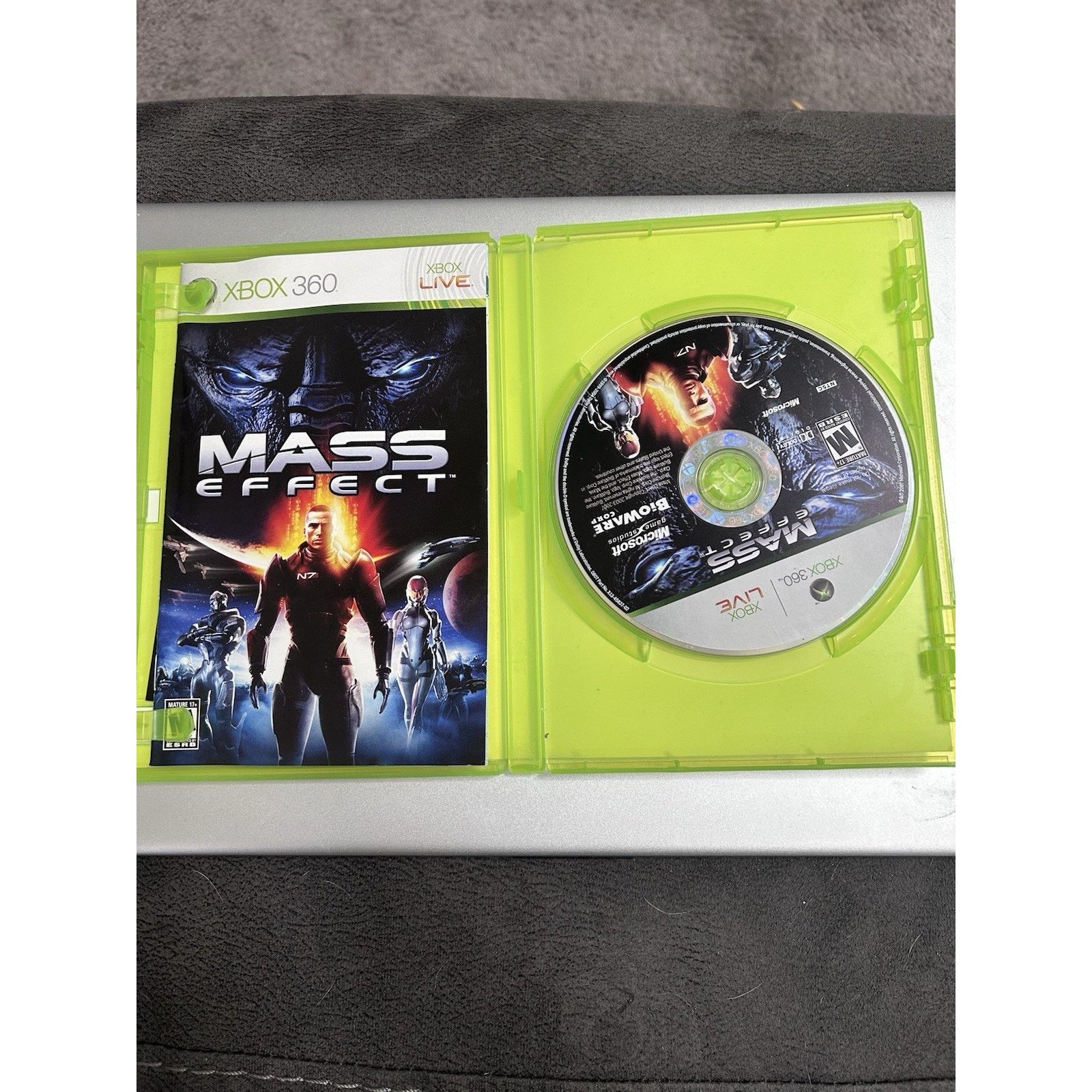 Microsoft Mass Effect (Microsoft Xbox 360, 2007) Size 26 - 2 Thumbnail