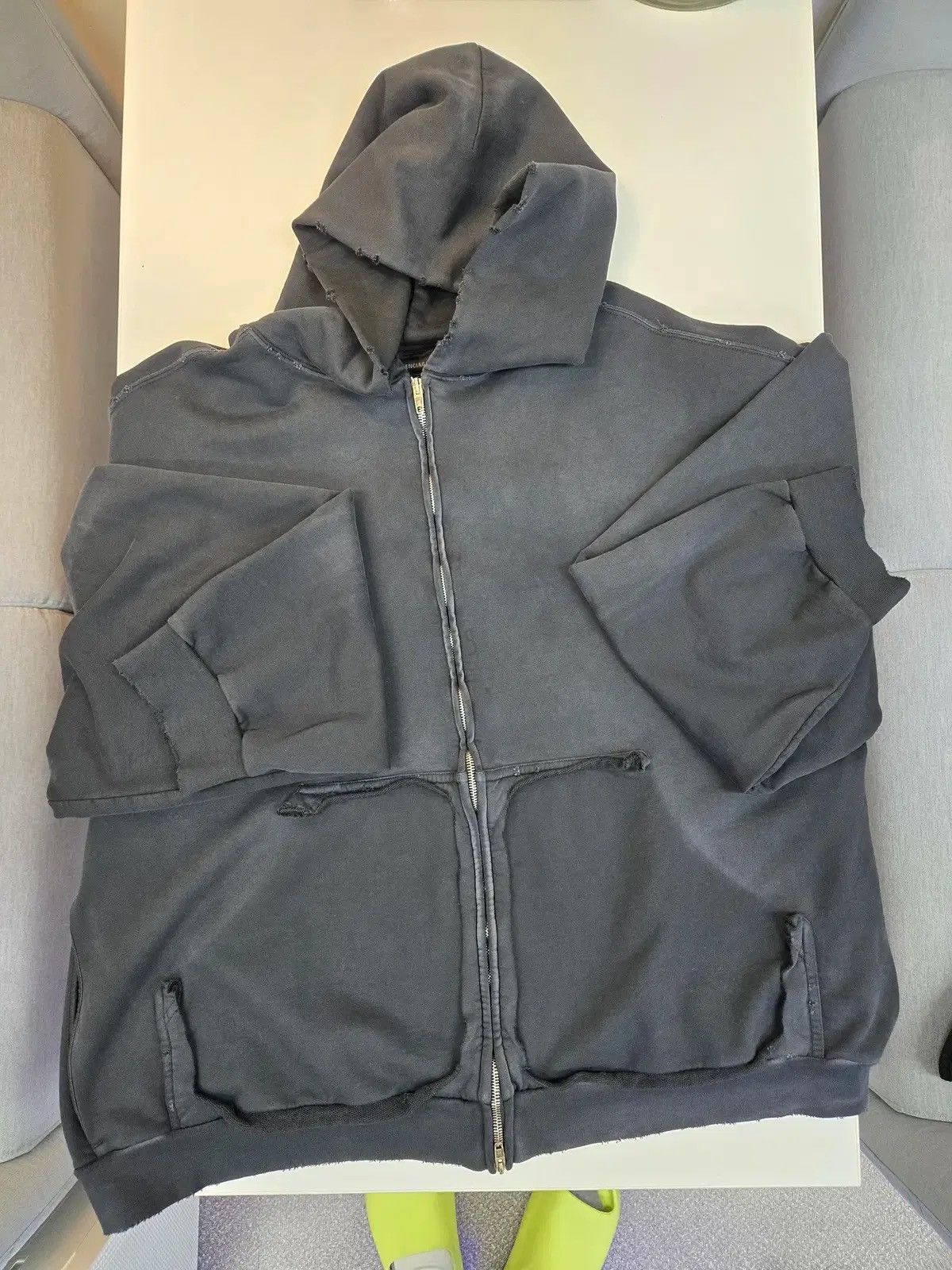 Balenciaga Balenciaga Tape Type Zip Up Ripped Pockets Hoodie Size US XXL / EU 58 / 5 - 3 Thumbnail