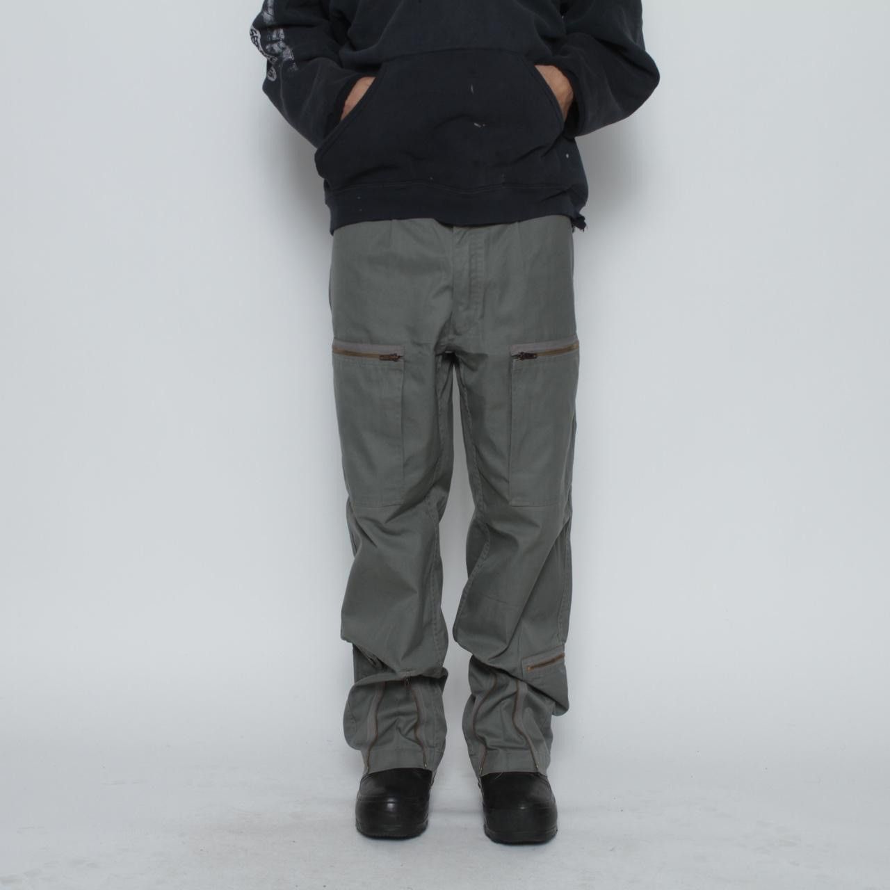 Vintage GREY TECHNICAL FLIGHT SUIT STYLE CARGO PANTS Size US 35 - 1 Thumbnail