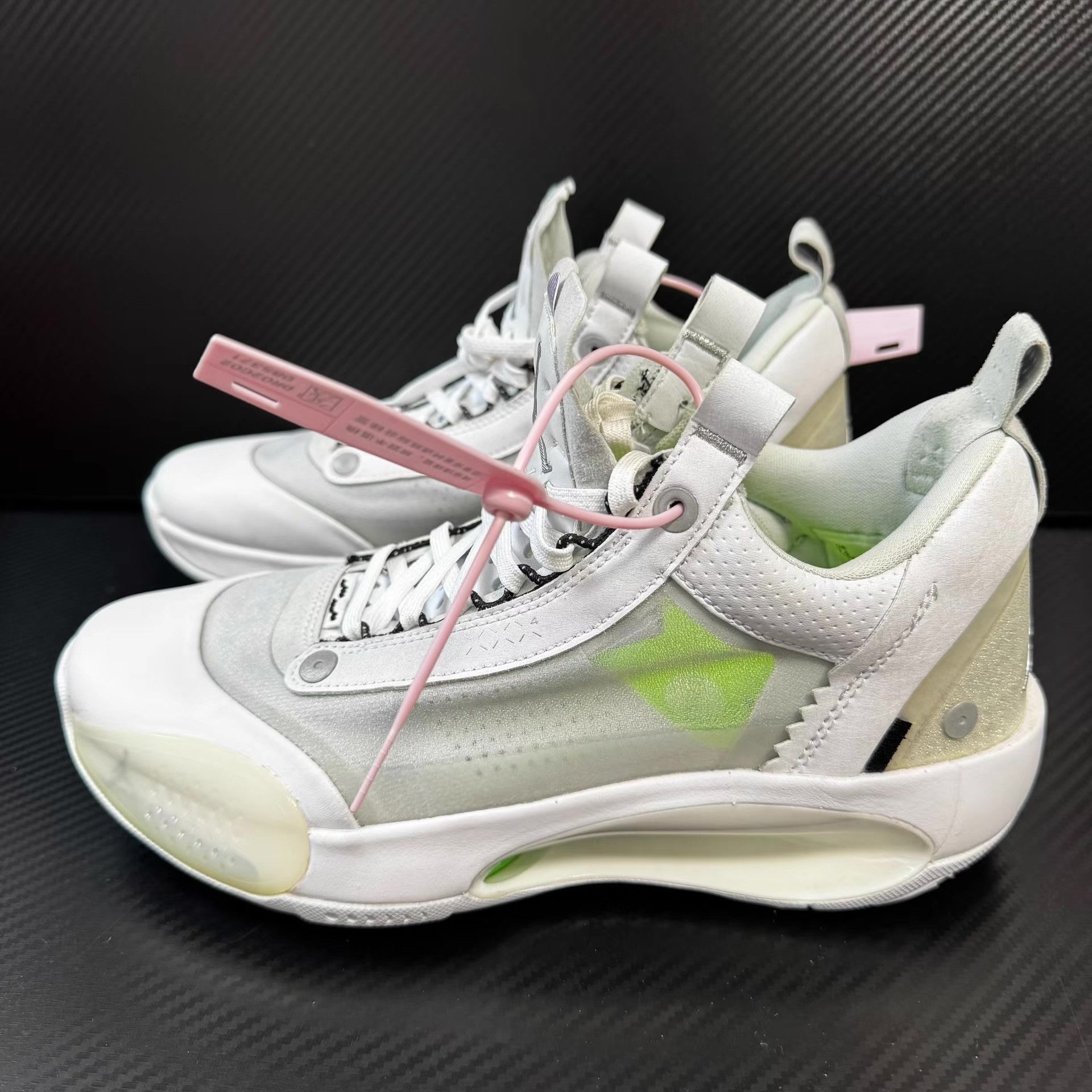 Nike Air Jordan 34 Q11 Size US 7.5 / EU 40-41 - 1 Thumbnail