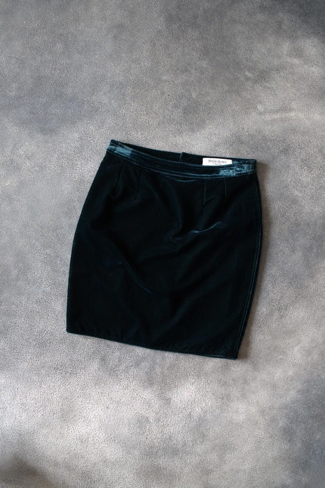 Saint Laurent Paris F/W 2003 Yves Saint Laurent by Tom Ford Velvet Mini Skirt Size 28" / US 6 / IT 42 - 1 Thumbnail