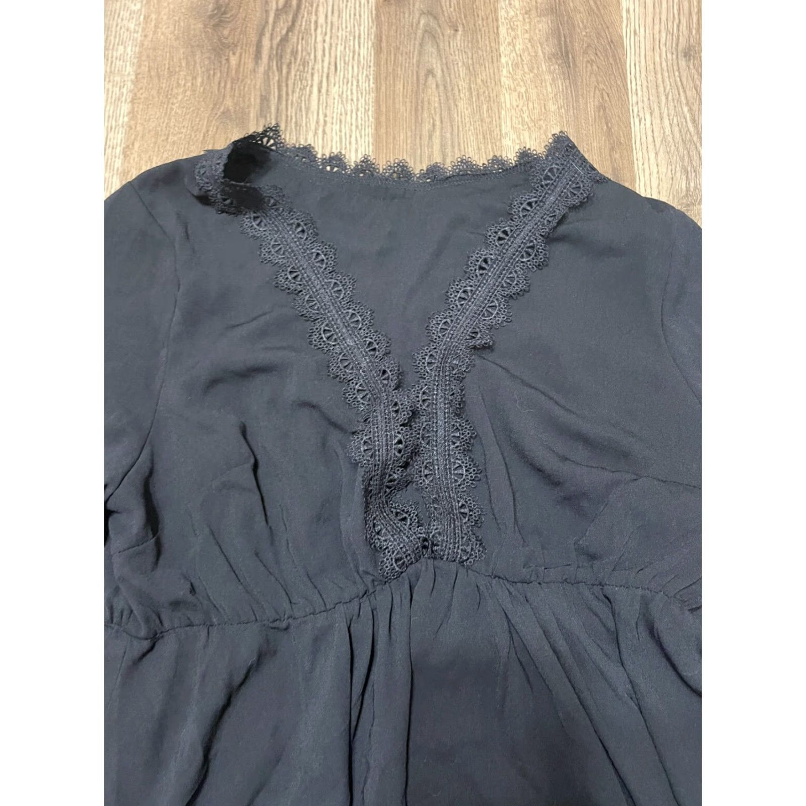 Shein SheIn Shirt, Women’s Plus Size 1X Black V-neck Lace Long Sleeve, T-Shirt, 1X, Black, V-Neck Lace, Long Sleeve, Plus Size, Women, 1X Size XL / US 12-14 / IT 48-50 - 5 Thumbnail