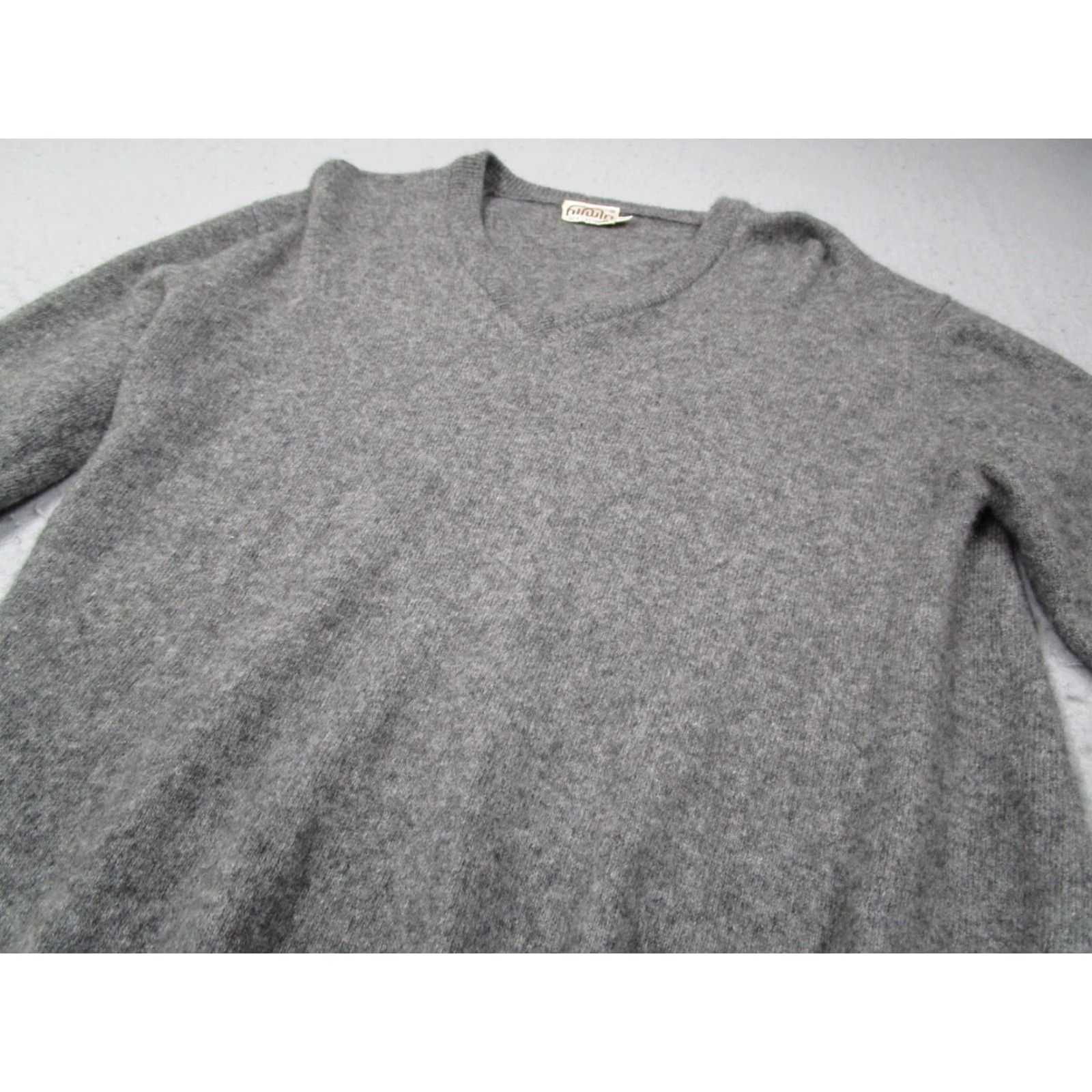 Vintage VINTAGE Hilwin Sweater Mens Medium Gray Cashmere Chunky-Knit V-Neck Pullover 80s Retro Size US M / EU 48-50 / 2 - 2 Thumbnail