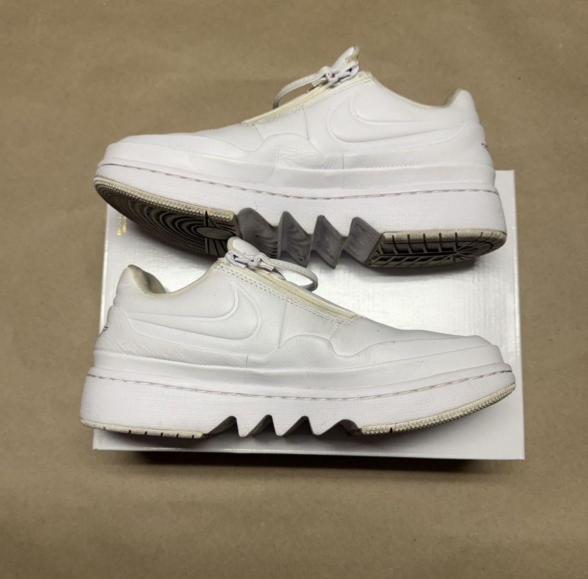 Jordan Brand Nike Air Jordan 1 Jester XX Low White Women’s size 7.5 Rare! Size US 7.5 / IT 37.5 - 2 Thumbnail