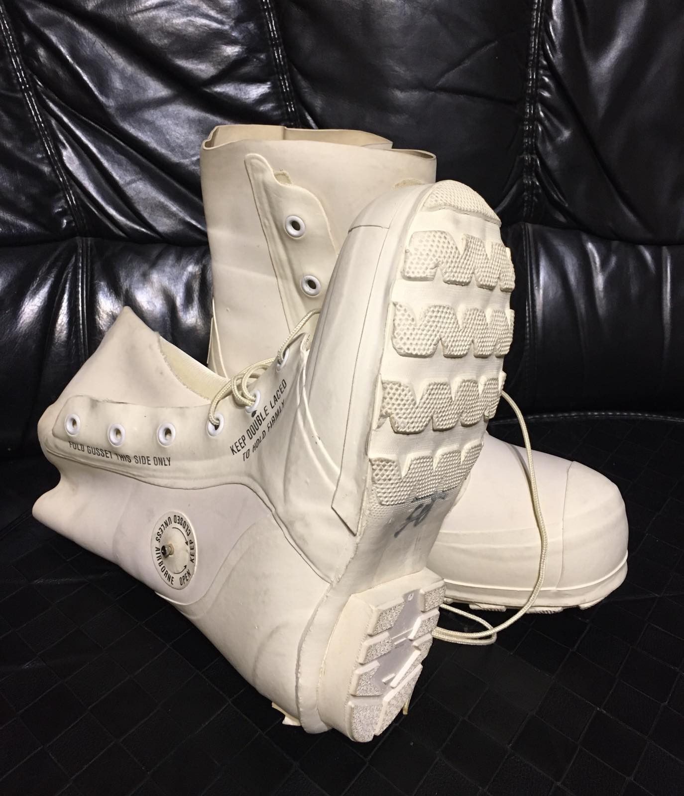 Bata Vintage 80s Mickey Mouse Boots,7R Size US 7 / EU 40 - 2 Thumbnail