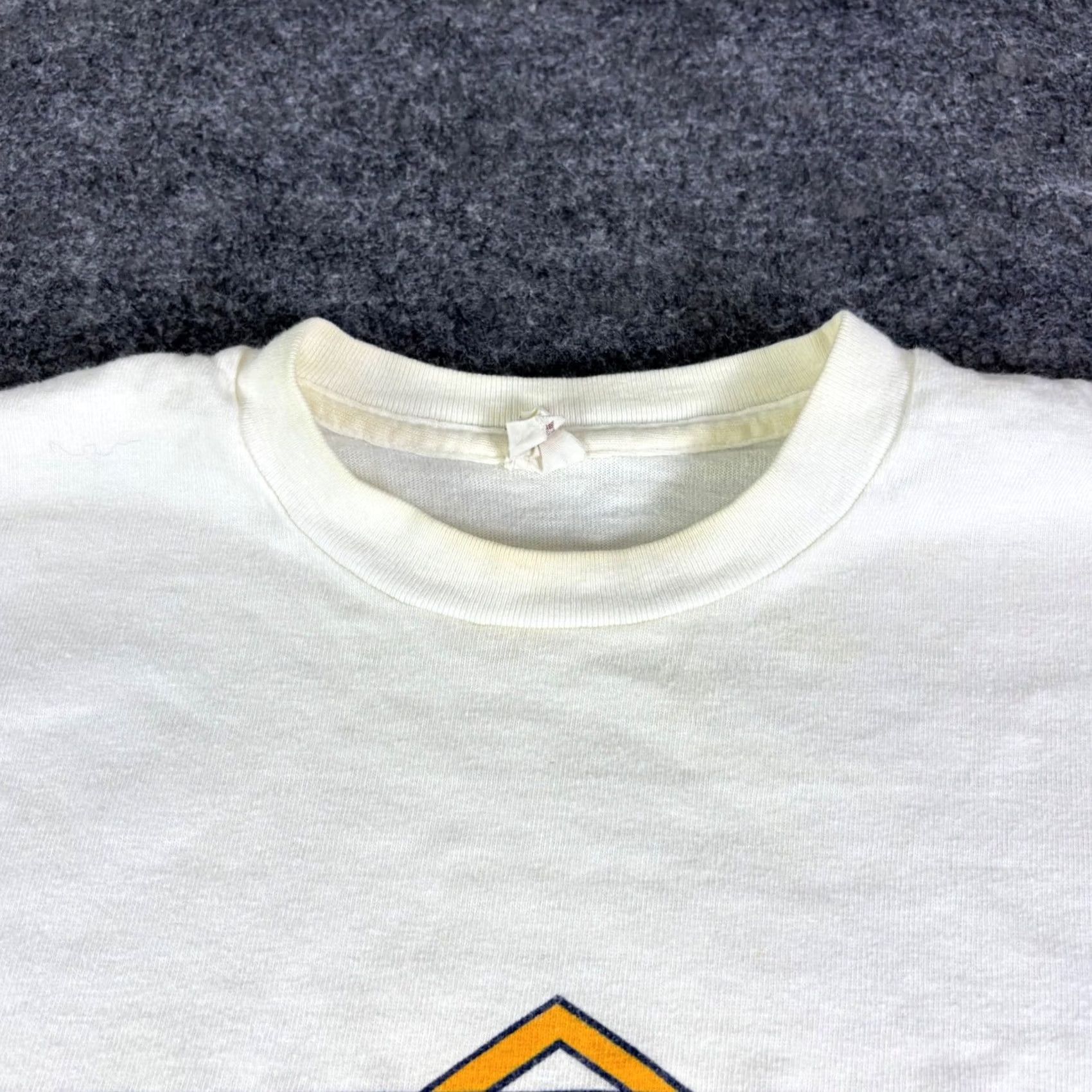 Vintage VINTAGE 1988 The College House T Shirt XL White Short Sleeve Graphic Tee Mens Size US XL / EU 56 / 4 - 7 Thumbnail