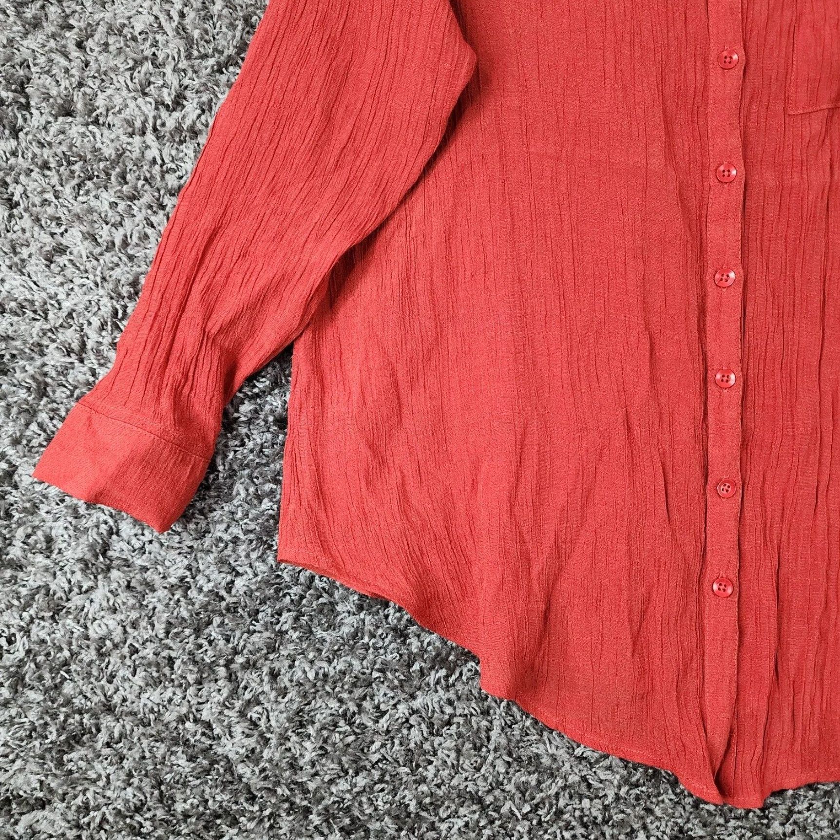 Torrid Torrid Blouse Red Long Sleeve Button Up Size 00 Women Plus Size 00 Red Torrid Womens Blouse (Adult Women) Size XXS / US 00 / IT 34 - 2 Thumbnail