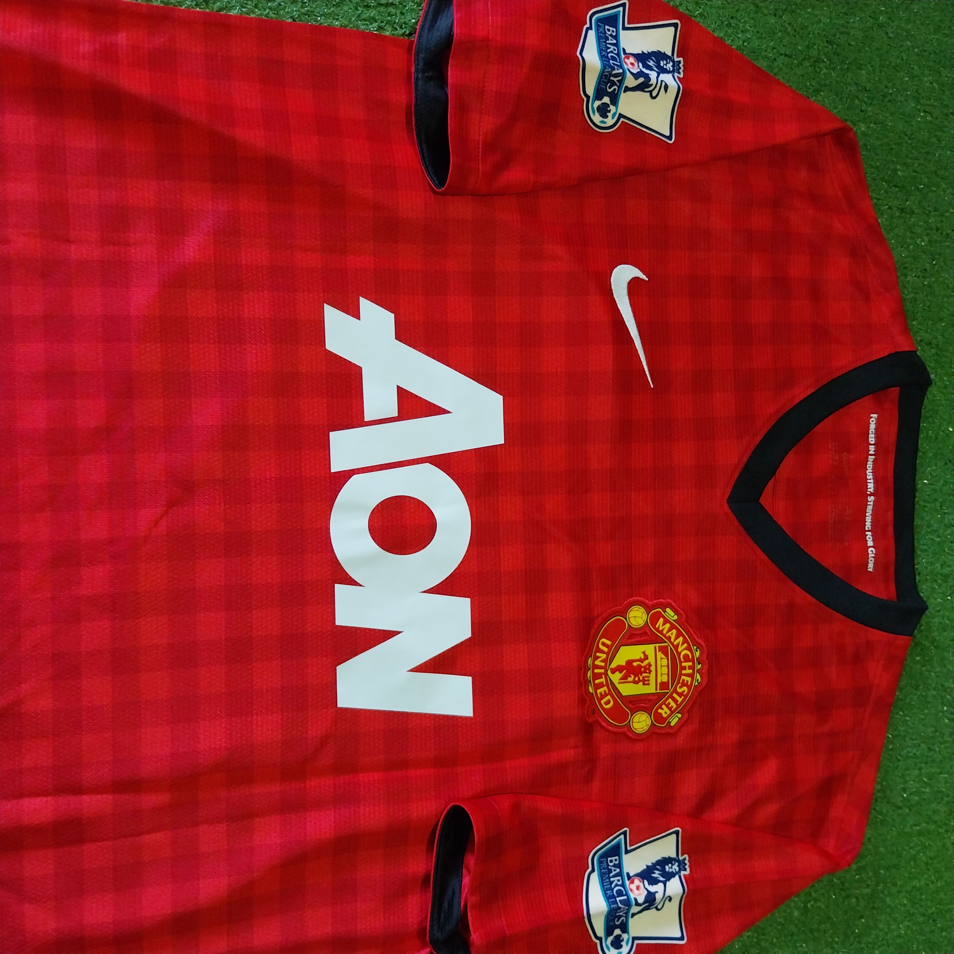 Nike Manchester united home 2012 robin van persie jersey football Size US M / EU 48-50 / 2 - 3 Thumbnail