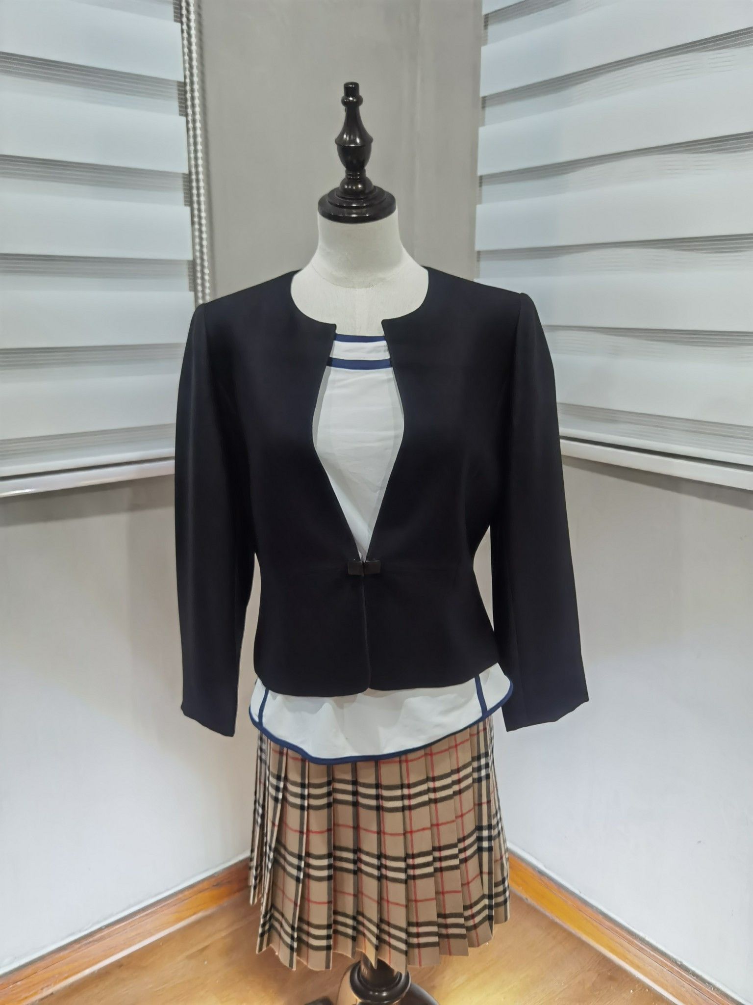 Lanvin LANVIN NOIR X designer X luxury XS 7090 Size XS / US 0-2 / IT 36-38 - 1 Thumbnail