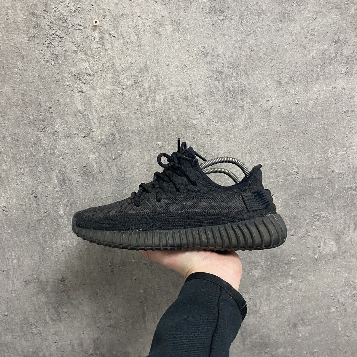 Adidas Adidas Yeezy Boost 350 V2 Onyx Size 7 Size US 7 / EU 40 - 4 Thumbnail