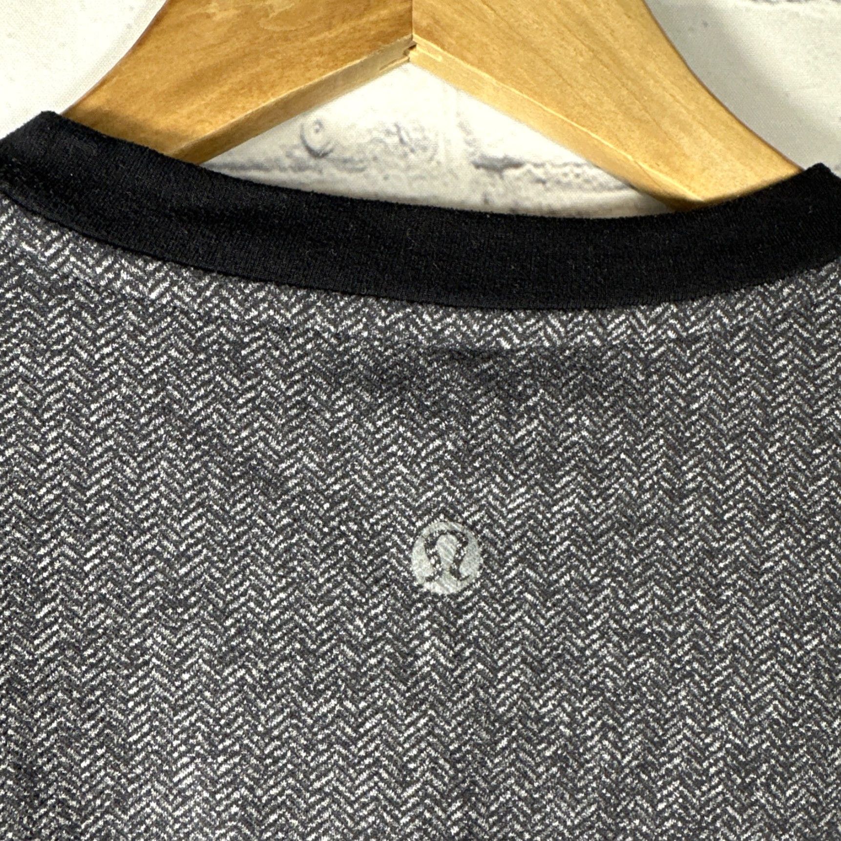 Lululemon Lululemon Sprint Shirt Mens Medium Gray Crew Neck Long Sleeve Elbow Patch Logo Regular Fit T-Shirt Size US M / EU 48-50 / 2 - 5 Thumbnail
