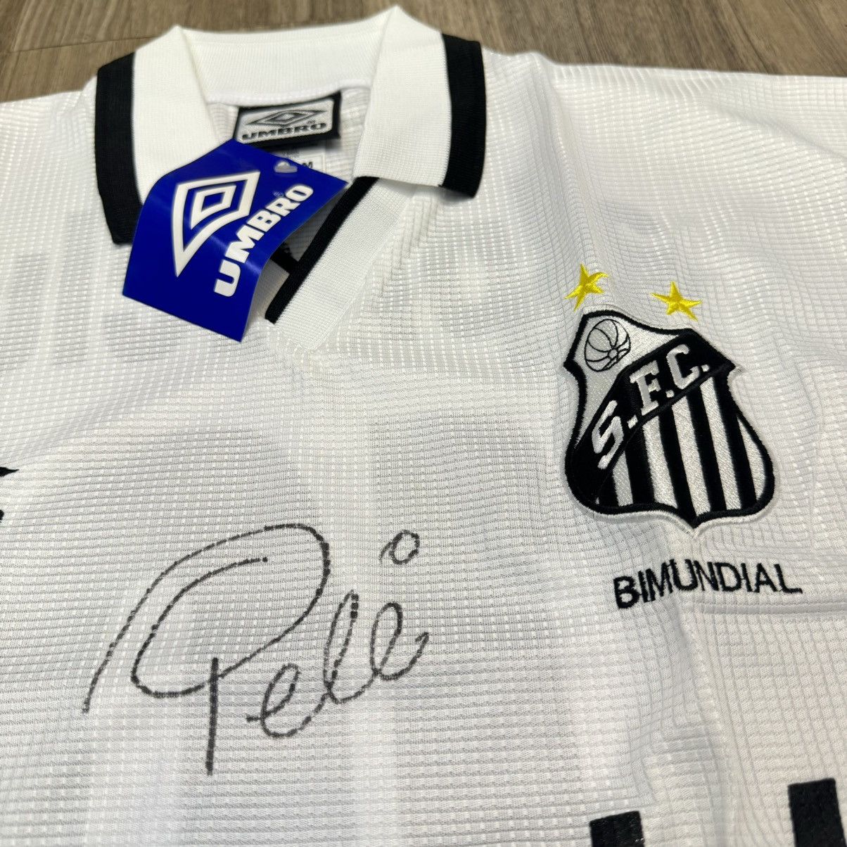 Umbro Santos 2000 home shirt #10 with Pele signature (bnwt) Size US M / EU 48-50 / 2 - 4 Thumbnail