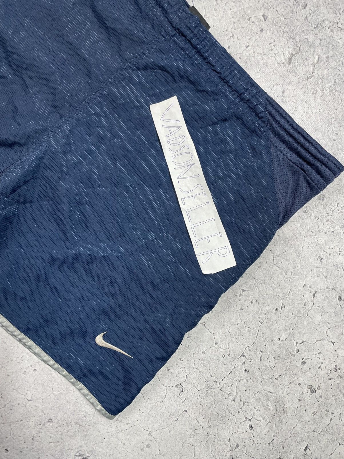 Nike Nike Team F.C Barcelona Vintage 90s Nylon Shorts Size US 32 / EU 48 - 6 Thumbnail