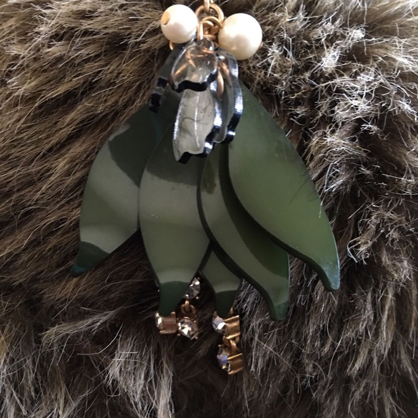 Ann Taylor Ann Taylor green leaf rhinestone cluster necklace Size ONE SIZE - 6 Thumbnail