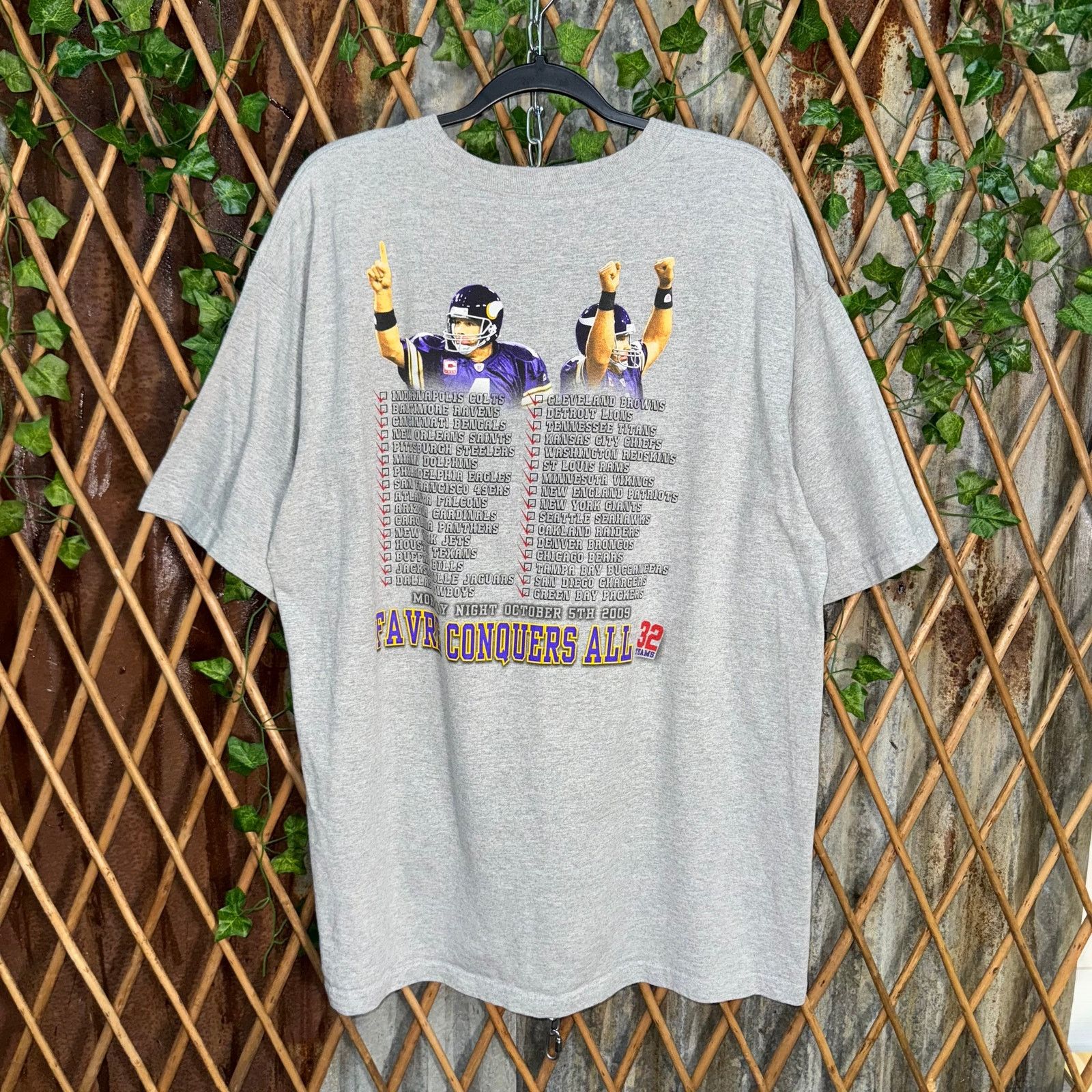 Reebok Vintage Y2K Brett Favre # 4 conquers all 32 teams t-shirt Size US XL / EU 56 / 4 - 2 Thumbnail