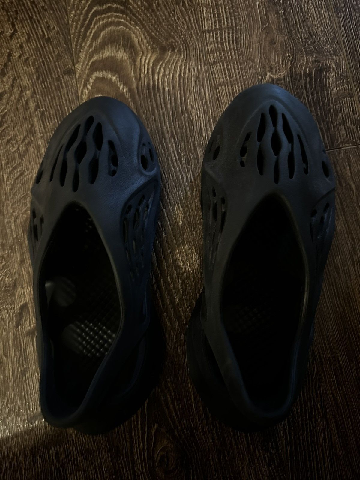 mineral blue foam runners on feet