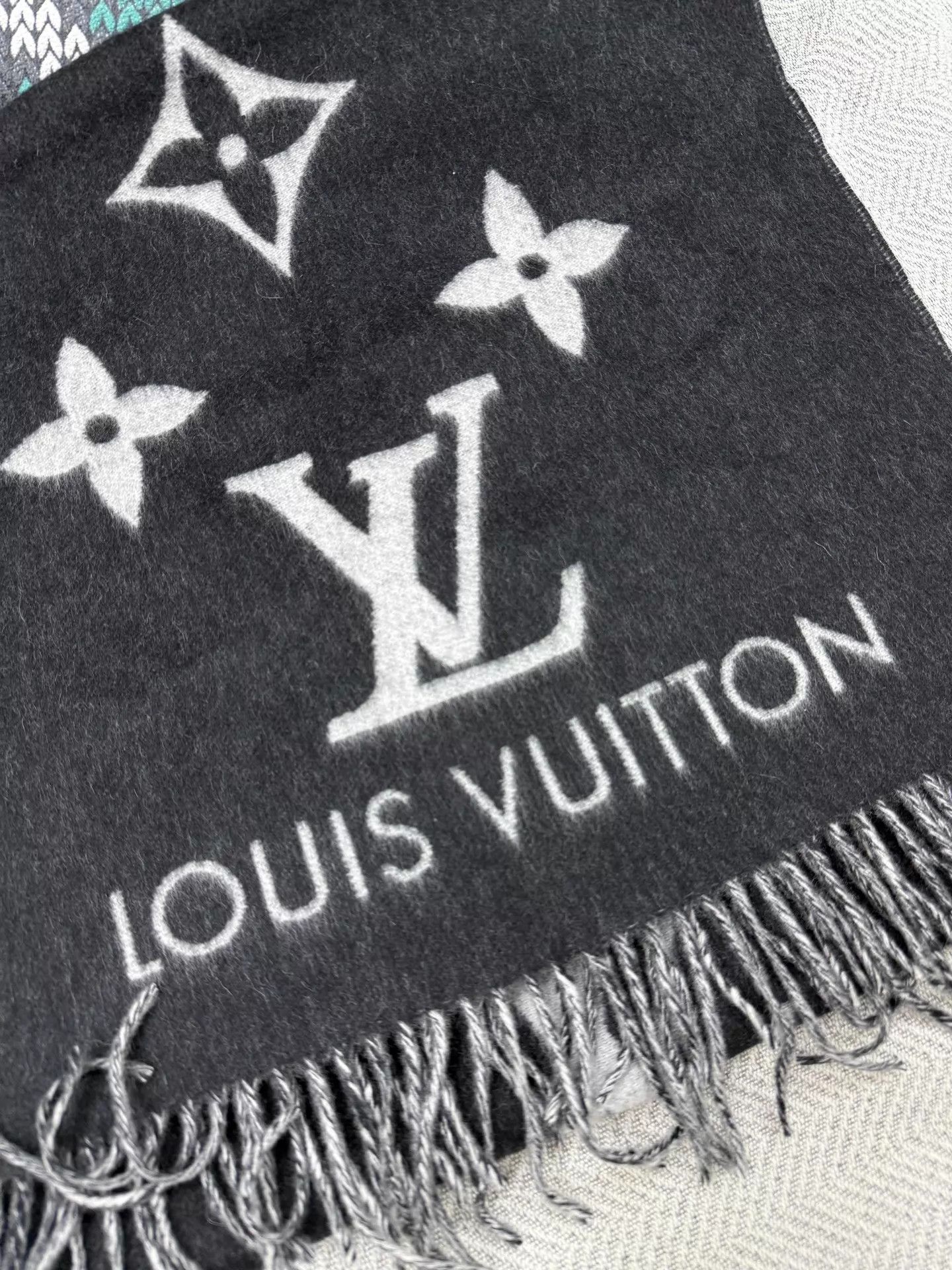 Louis Vuitton LV Monogram Black Gray Double-Face Wool Scarf NIB Size ONE SIZE - 2 Thumbnail