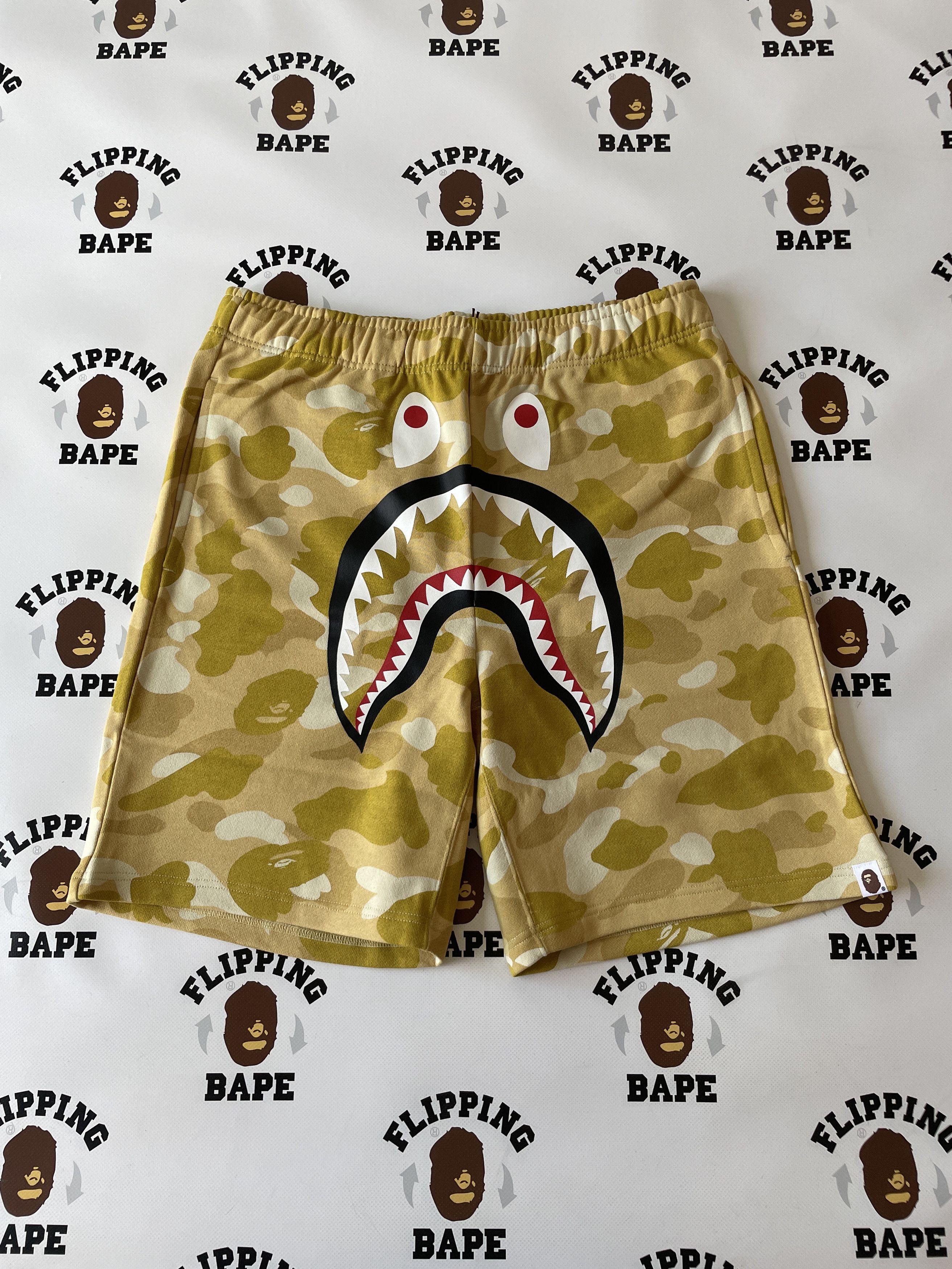 Bape BAPE COLOR CAMO SHARK SWEAT SHORTS Size US 36 / EU 52 - 1 Thumbnail