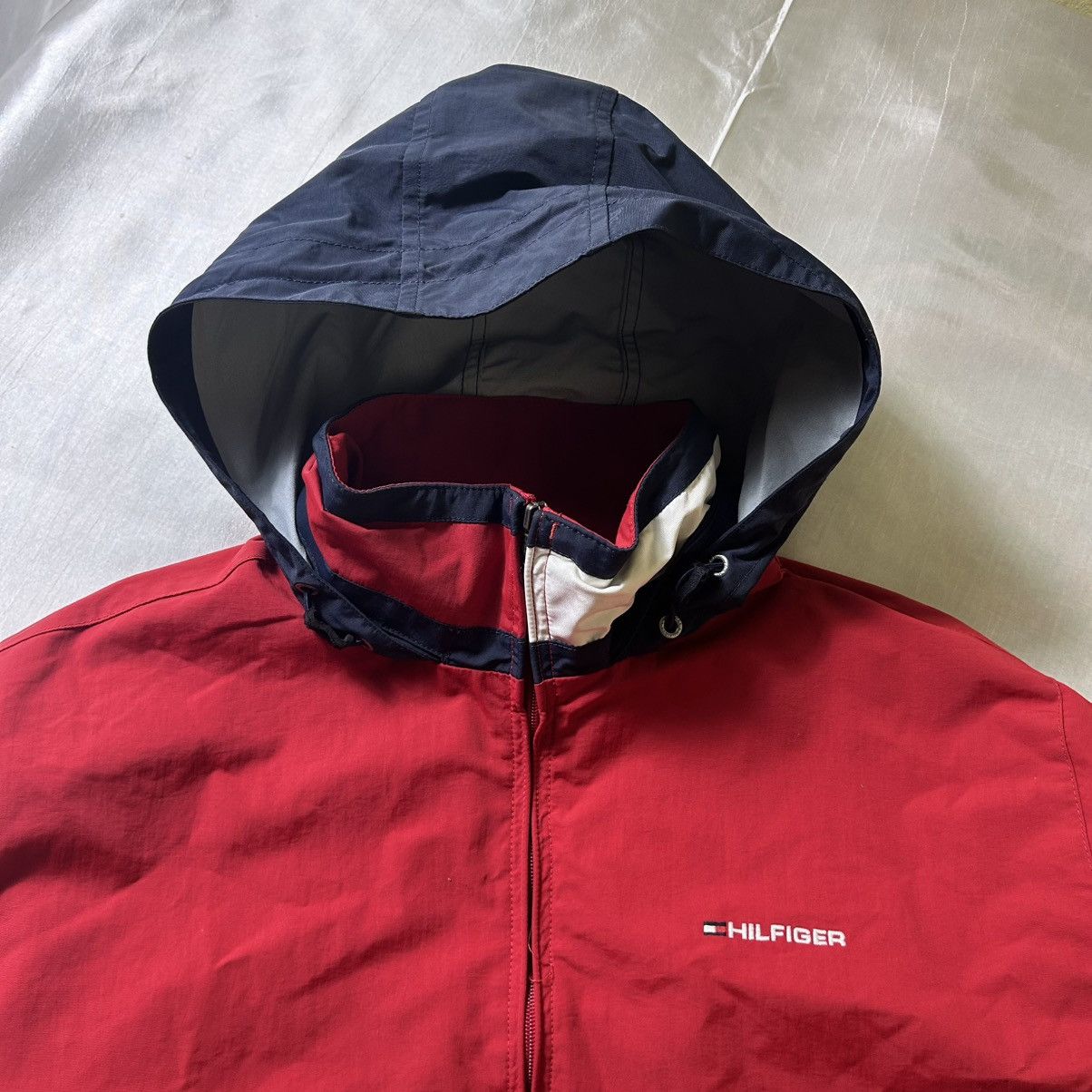 Tommy Hilfiger Vintage Tommy Hilfiger Logo Windbreaker Jacket Size L / US 10 / IT 46 - 2 Thumbnail