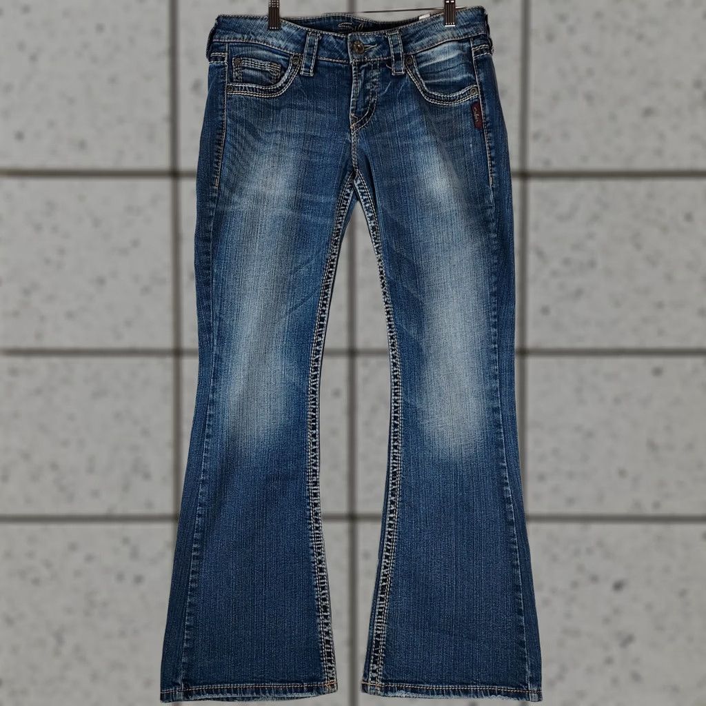 Silver Jeans Co. Silver Jeans Eden Flare Bootcut Denim Jeans Women’s 28x31 Medium Wash Blue 5-Pocket Zip Machine Washable Regular Size Type Womens Jeans Mens? Size 28" / US 6 / IT 42 - 1 Thumbnail