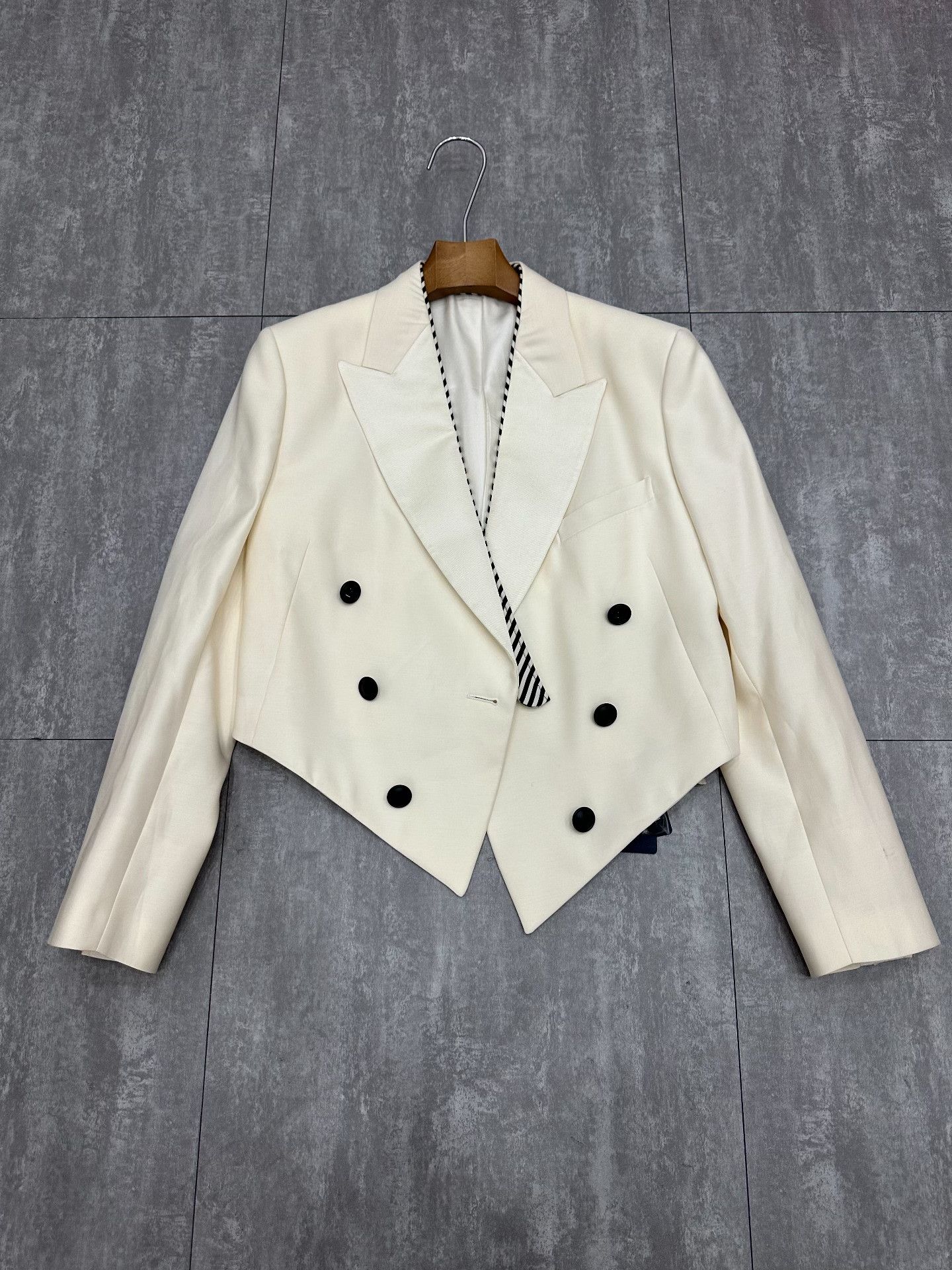 Louis Vuitton Louis Vuitton Formal Black Jacket XS Women Size XS / US 0-2 / IT 36-38 - 1 Thumbnail