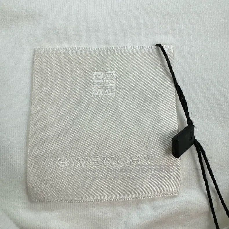 Givenchy Givenchy Embroidered Letter Printed Short Sleeve (Size L) Size US L / EU 52-54 / 3 - 5 Thumbnail