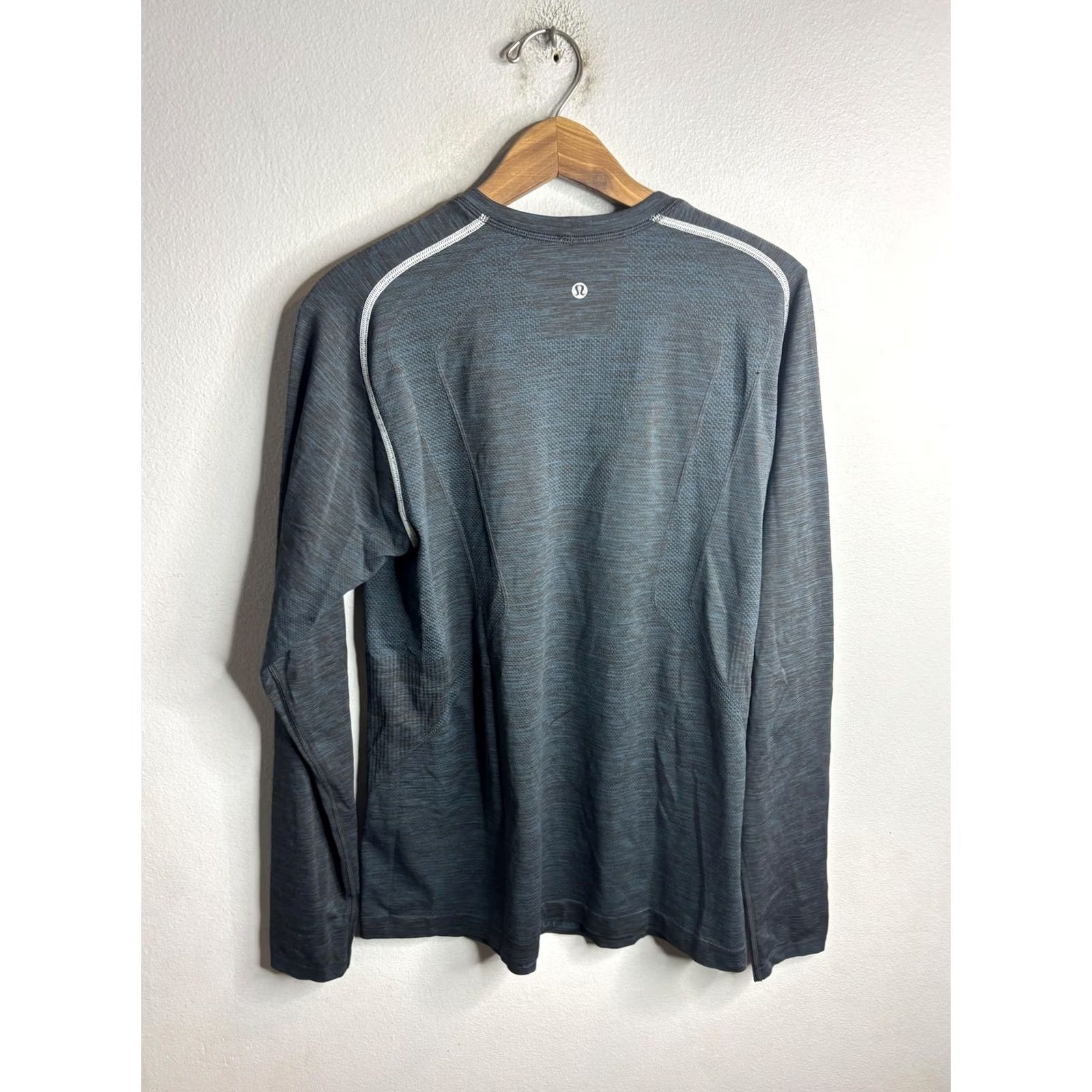 Lululemon Lululemon Shirt Mens Large Blue Long Sleeve Crewneck Raglan Athletic Performance Size US L / EU 52-54 / 3 - 4 Thumbnail