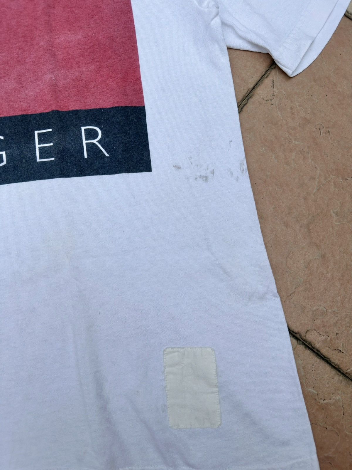 Tommy Hilfiger × Vintage Vintage 90s Tommy Hilfiger Big Flag Distressed Size US XL / EU 56 / 4 - 6 Thumbnail