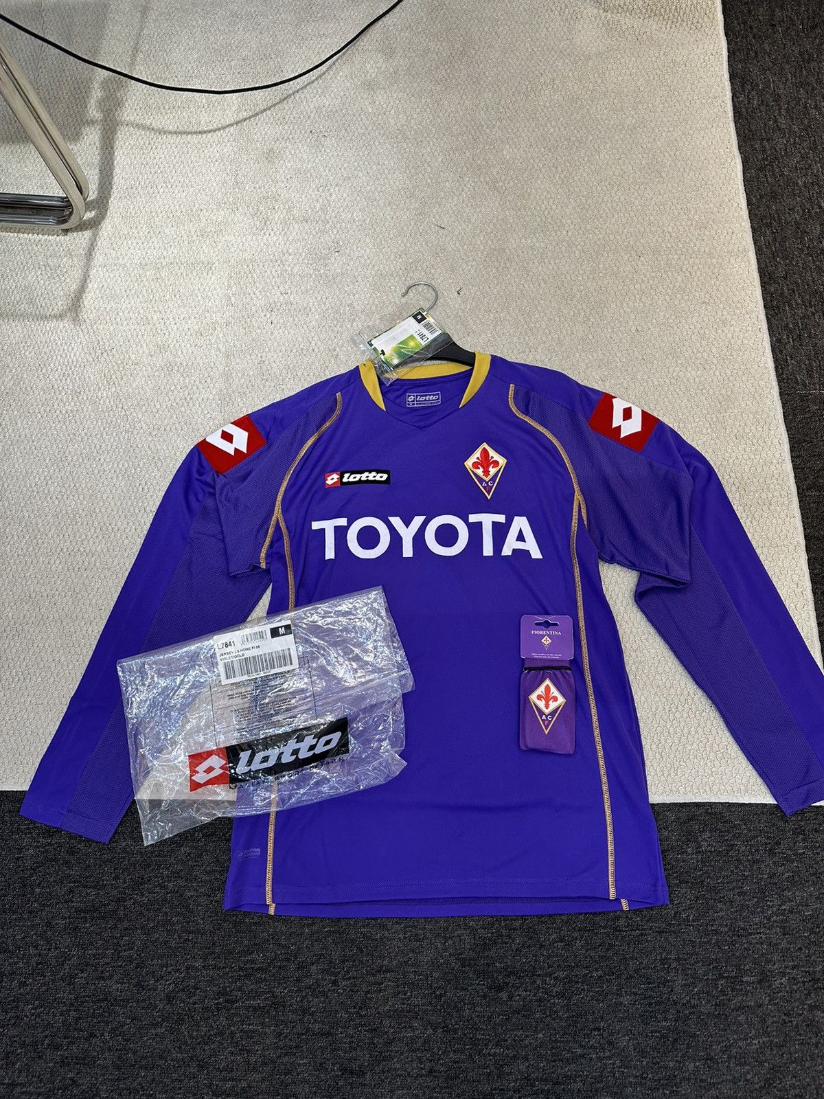 Diadora Fiorentina 2008 2009 Home Long Sleeve Newtag soccer jersey Size US M / EU 48-50 / 2 - 3 Thumbnail