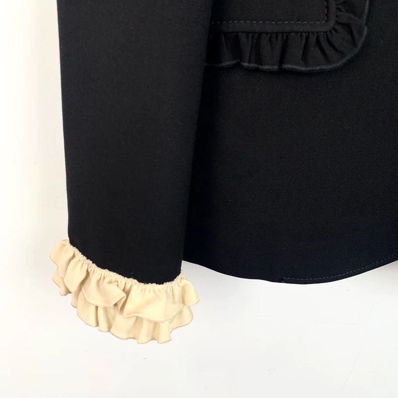 Gucci Gucci Black lace sleeve pearl button mulberry silk V-neck l Size 44R - 4 Thumbnail