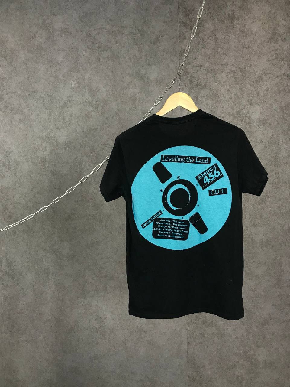 Band Tees × Vintage Levellers Levelling the Land vintage rock band tee Size US S / EU 44-46 / 1 - 2 Thumbnail