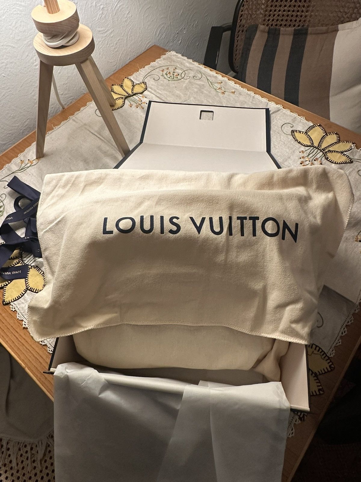 Louis Vuitton Louis Vuitton District Messenger Bag Size ONE SIZE - 8 Thumbnail