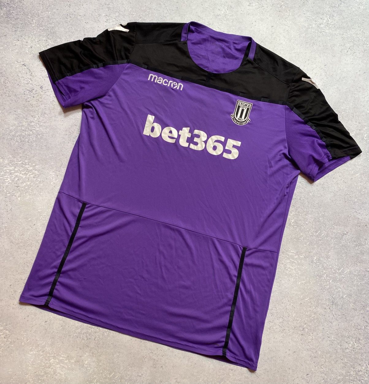 Macron Purple training T-shirt Macron Stoke City season 2016-18 Size US XXL / EU 58 / 5 - 2 Thumbnail