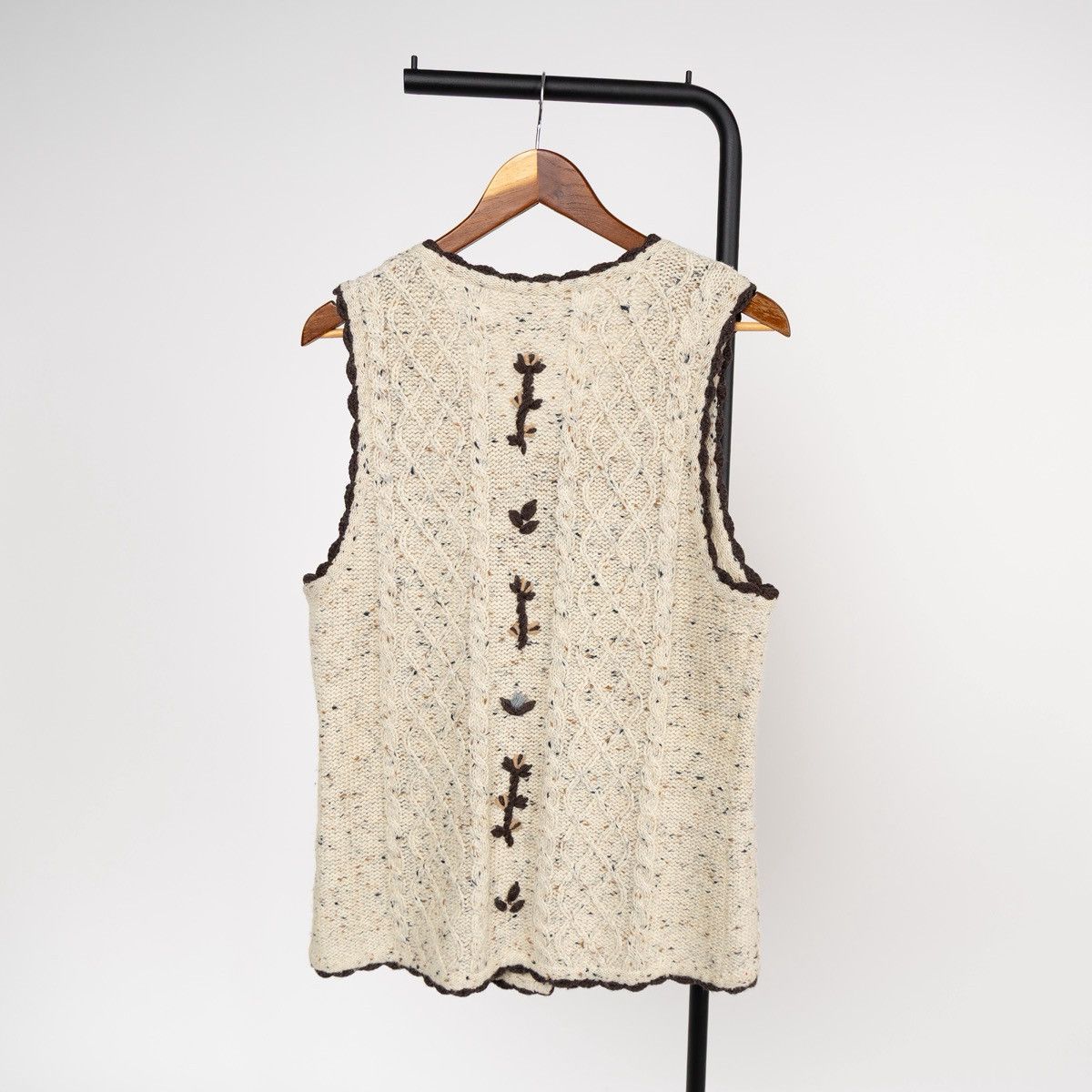 Vintage Vintage Womens Beige Knit Vest Button Front Cable Knit Boho Size M / US 6-8 / IT 42-44 - 2 Thumbnail