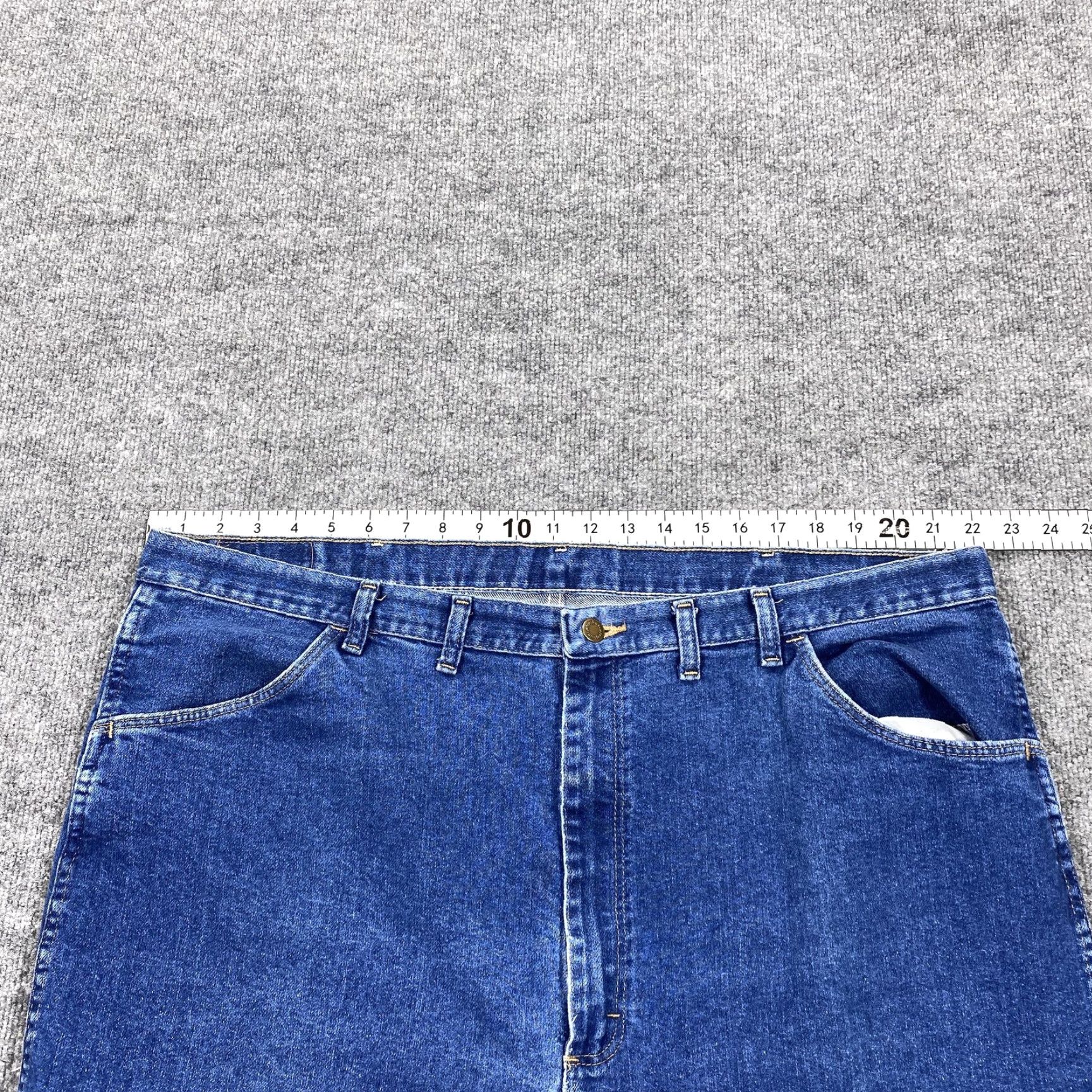 Wrangler Wrangler Jeans Mens 44x30 Blue Denim Medium Wash Relaxed Straight Size US 44 / EU 60 - 4 Thumbnail